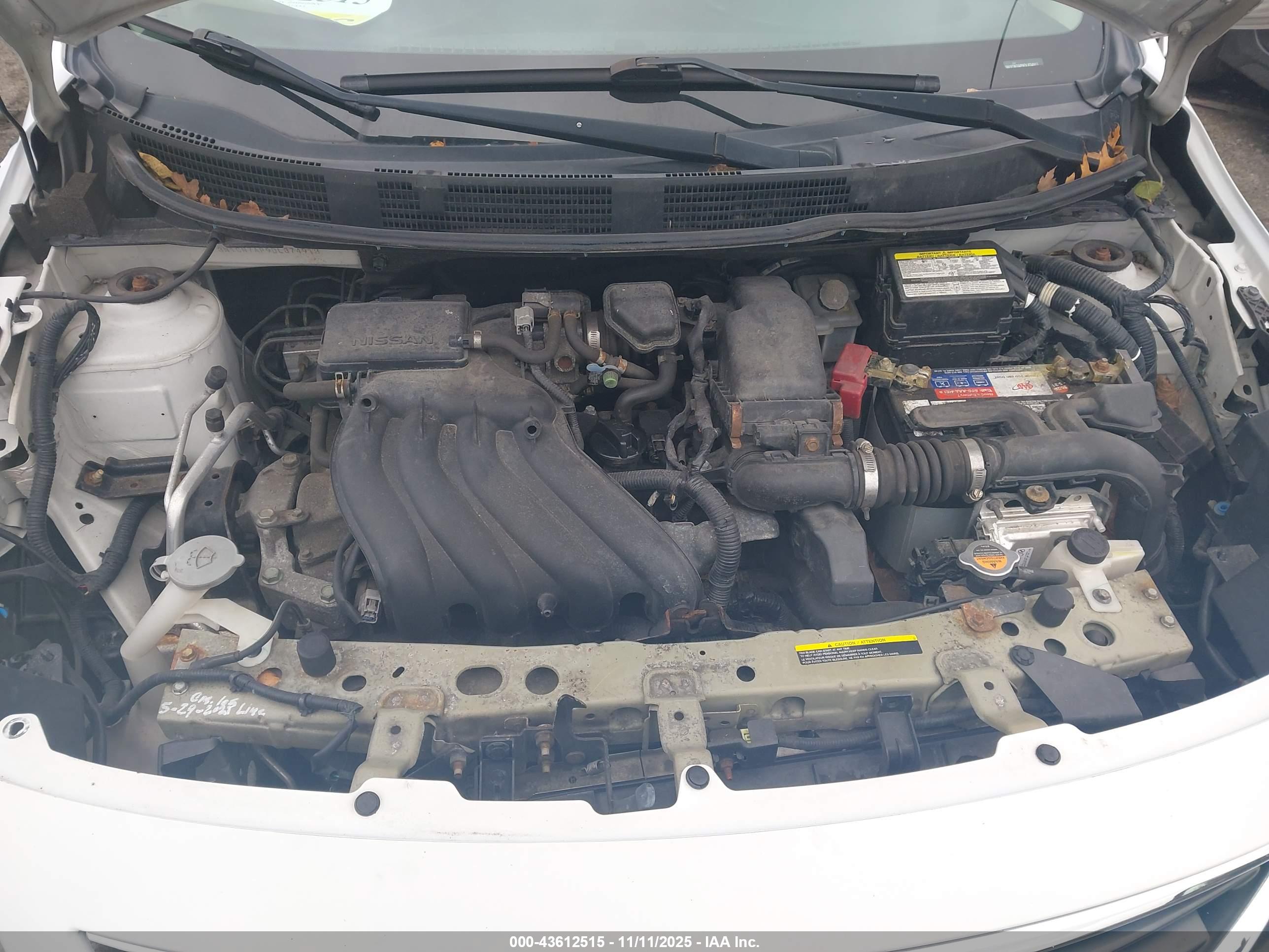 NISSAN VERSA image 10