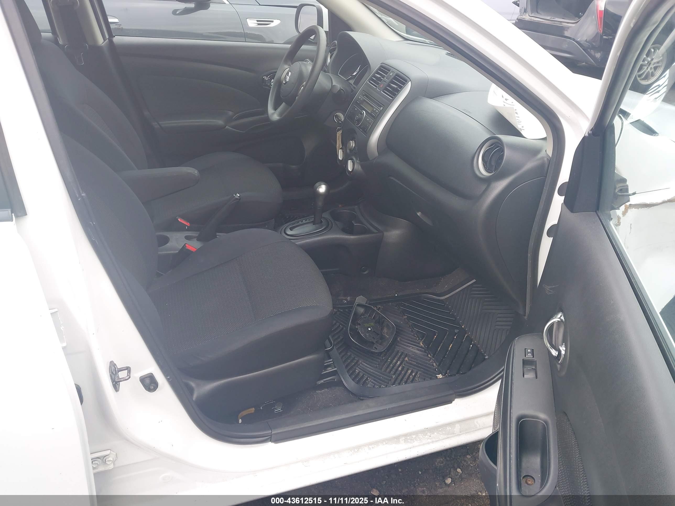 NISSAN VERSA image 5
