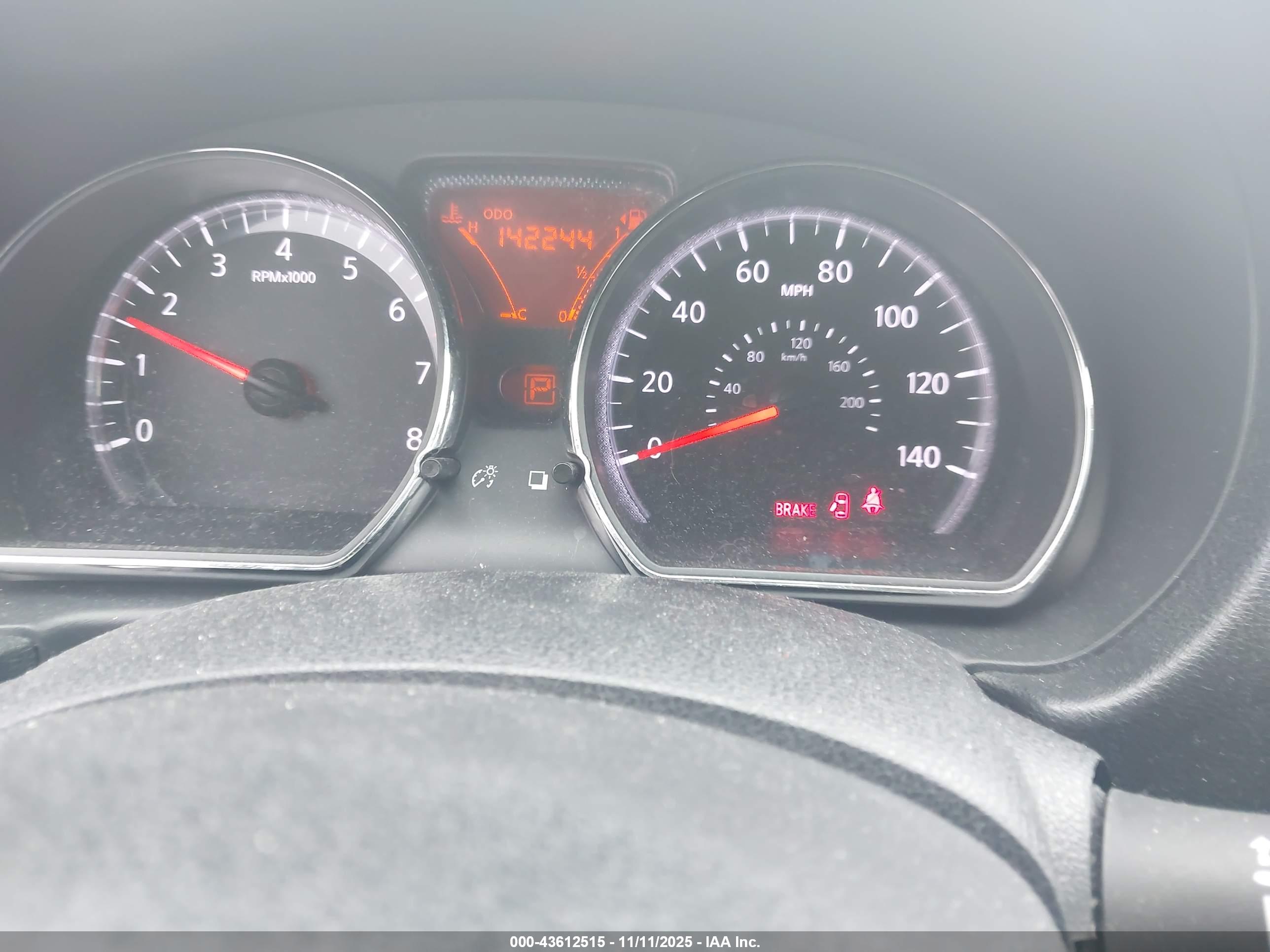 NISSAN VERSA image 7