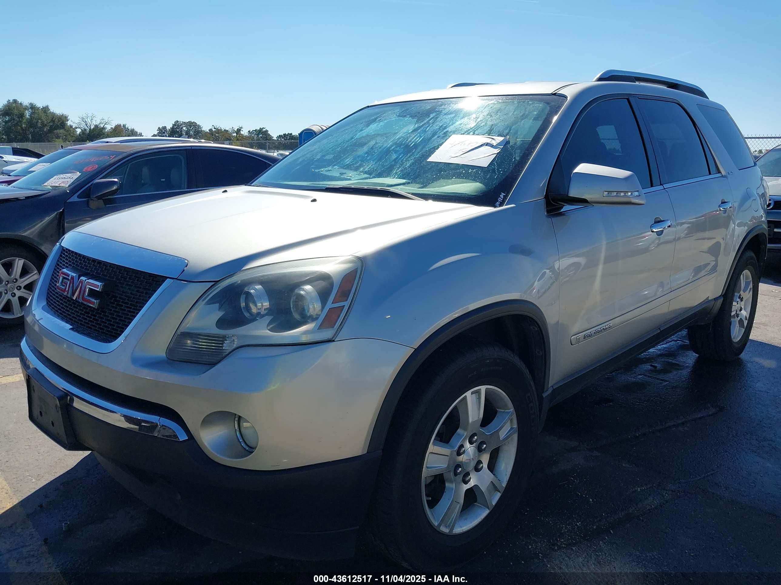 GMC ACADIA image 2