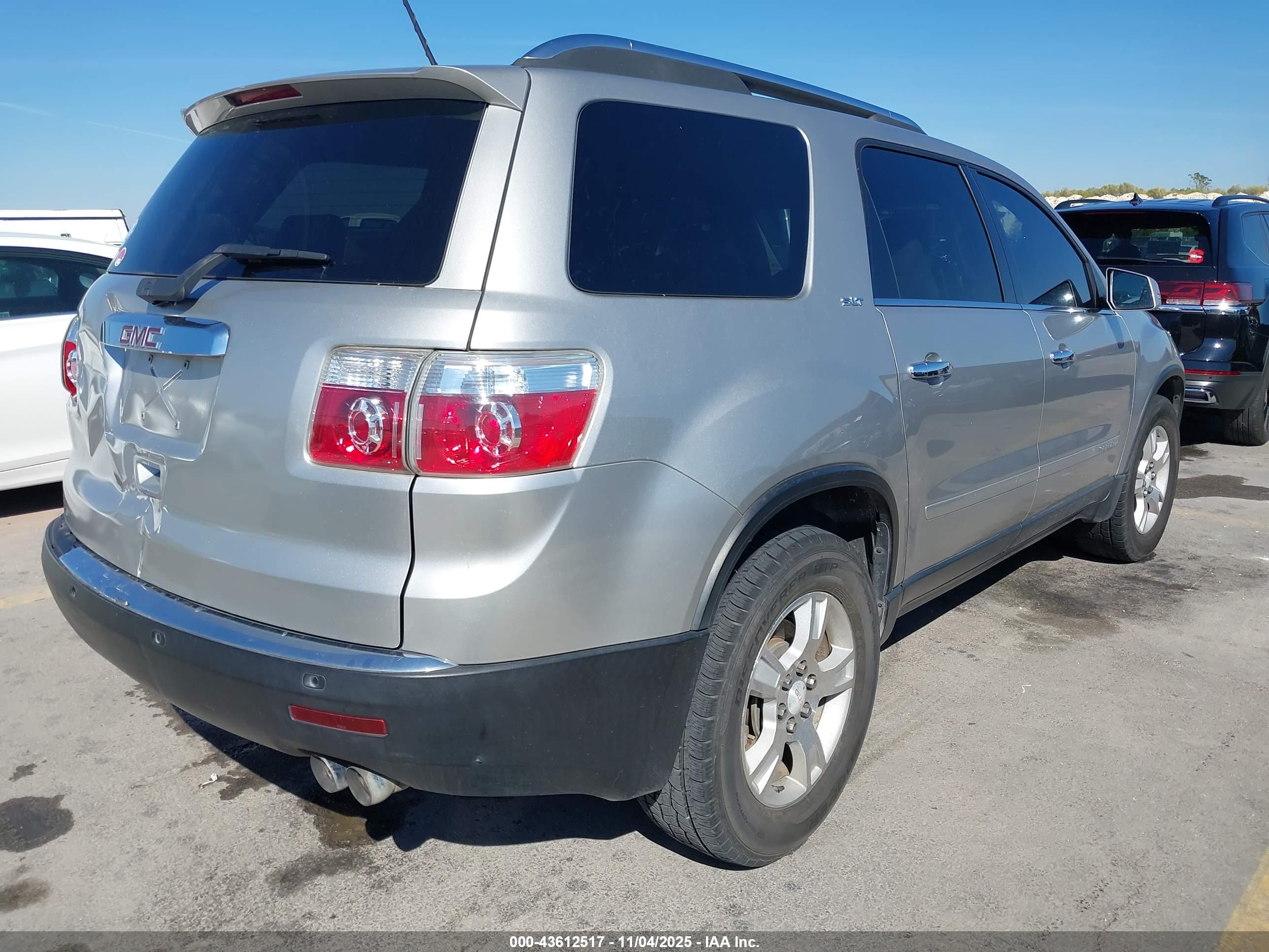 GMC ACADIA image 4