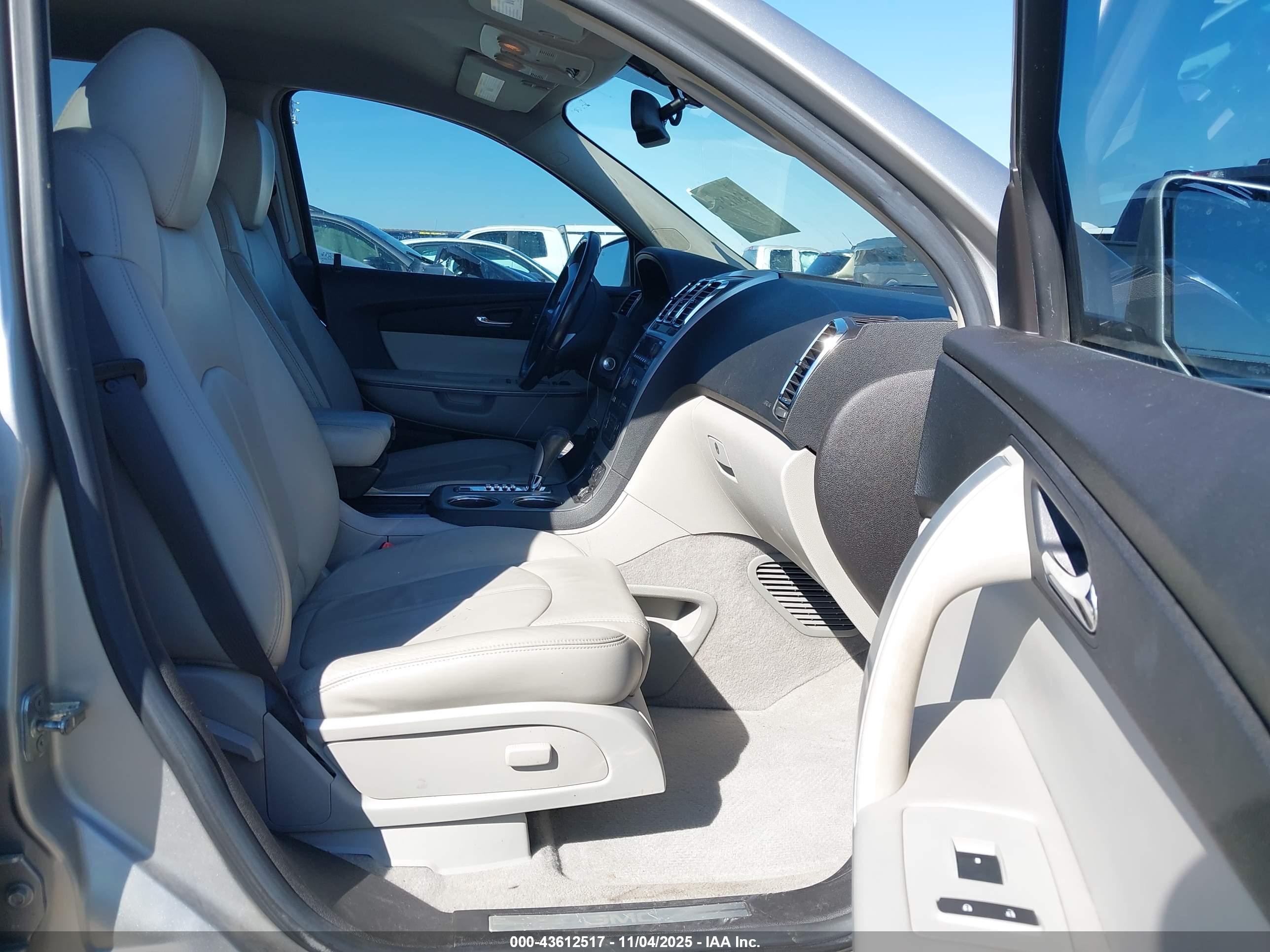 GMC ACADIA image 5