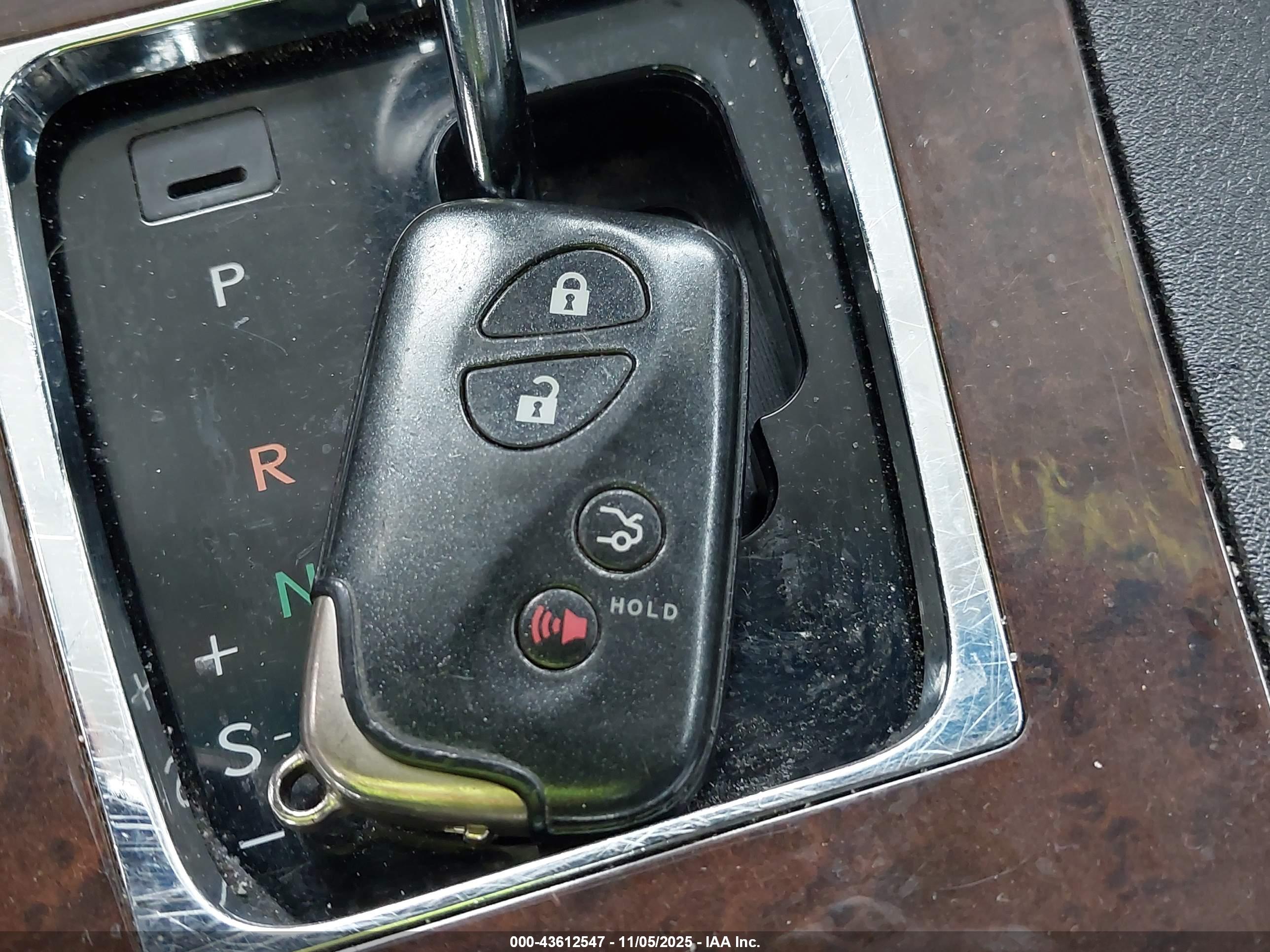 LEXUS ES image 11
