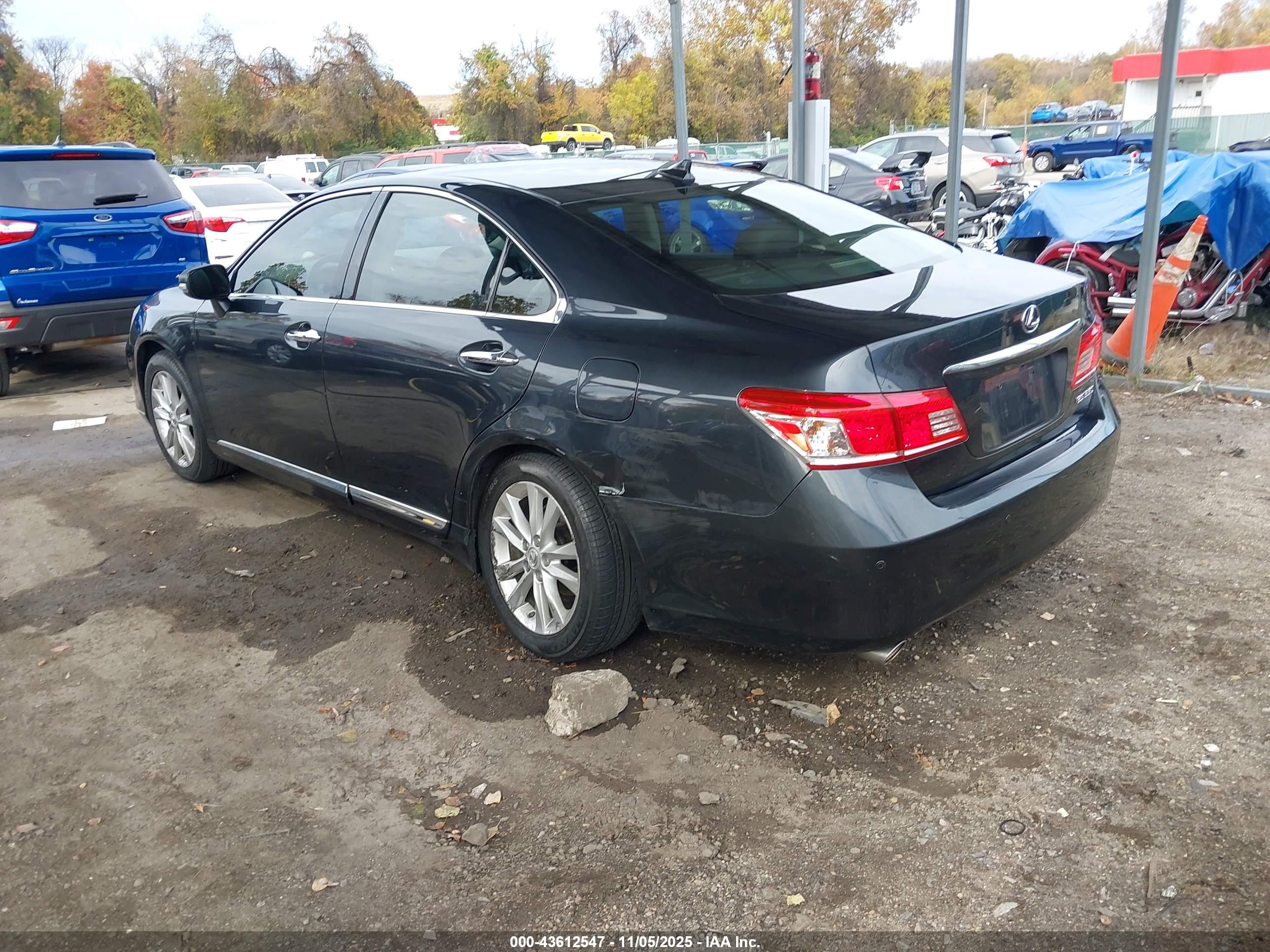 LEXUS ES image 3