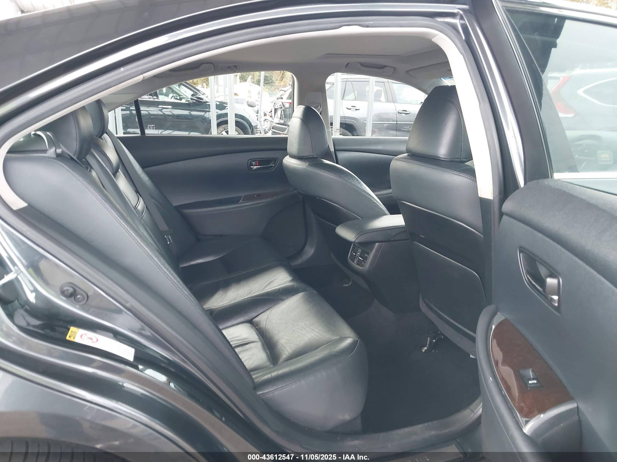 LEXUS ES image 8
