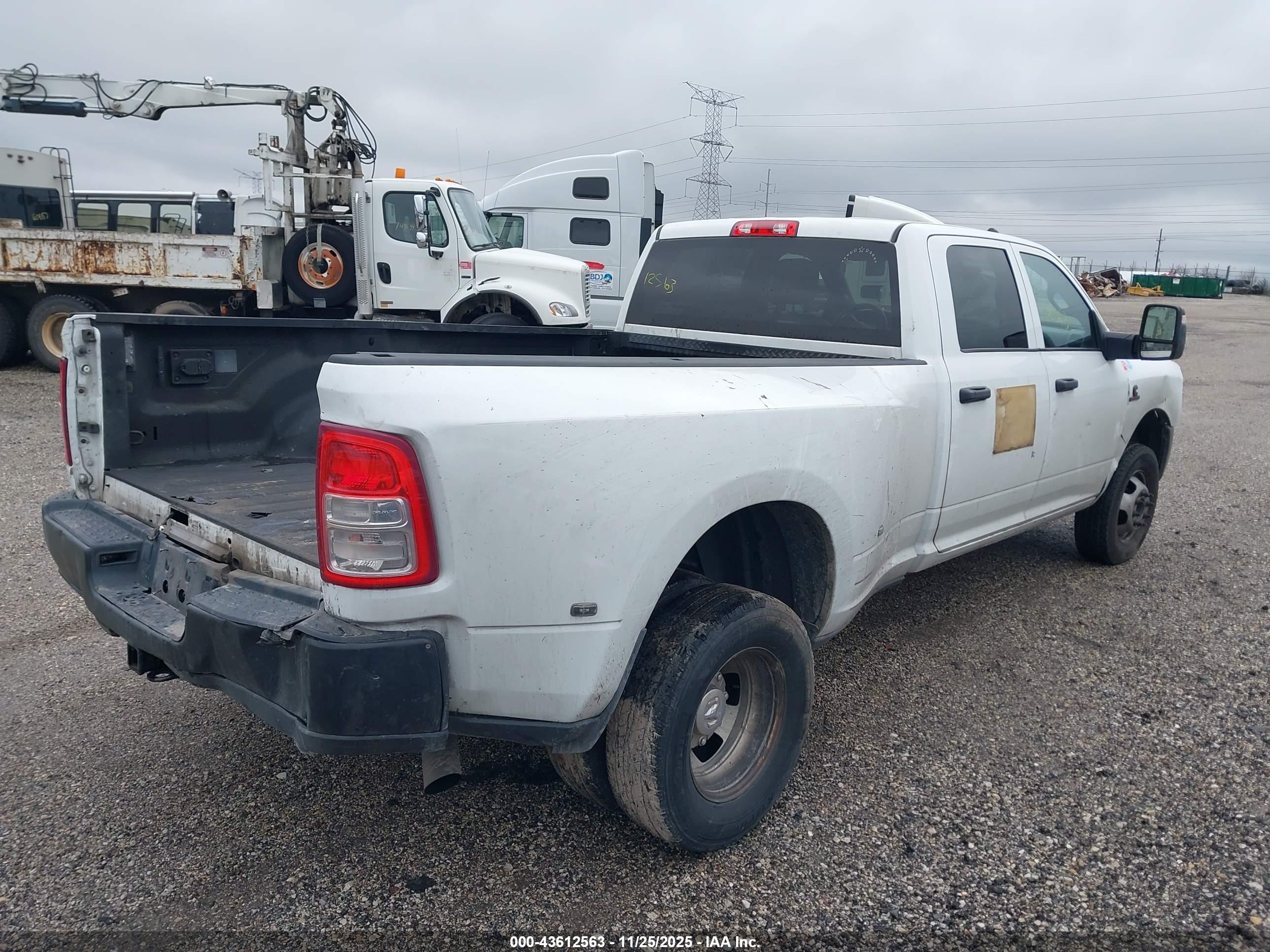 RAM 3500 image 4