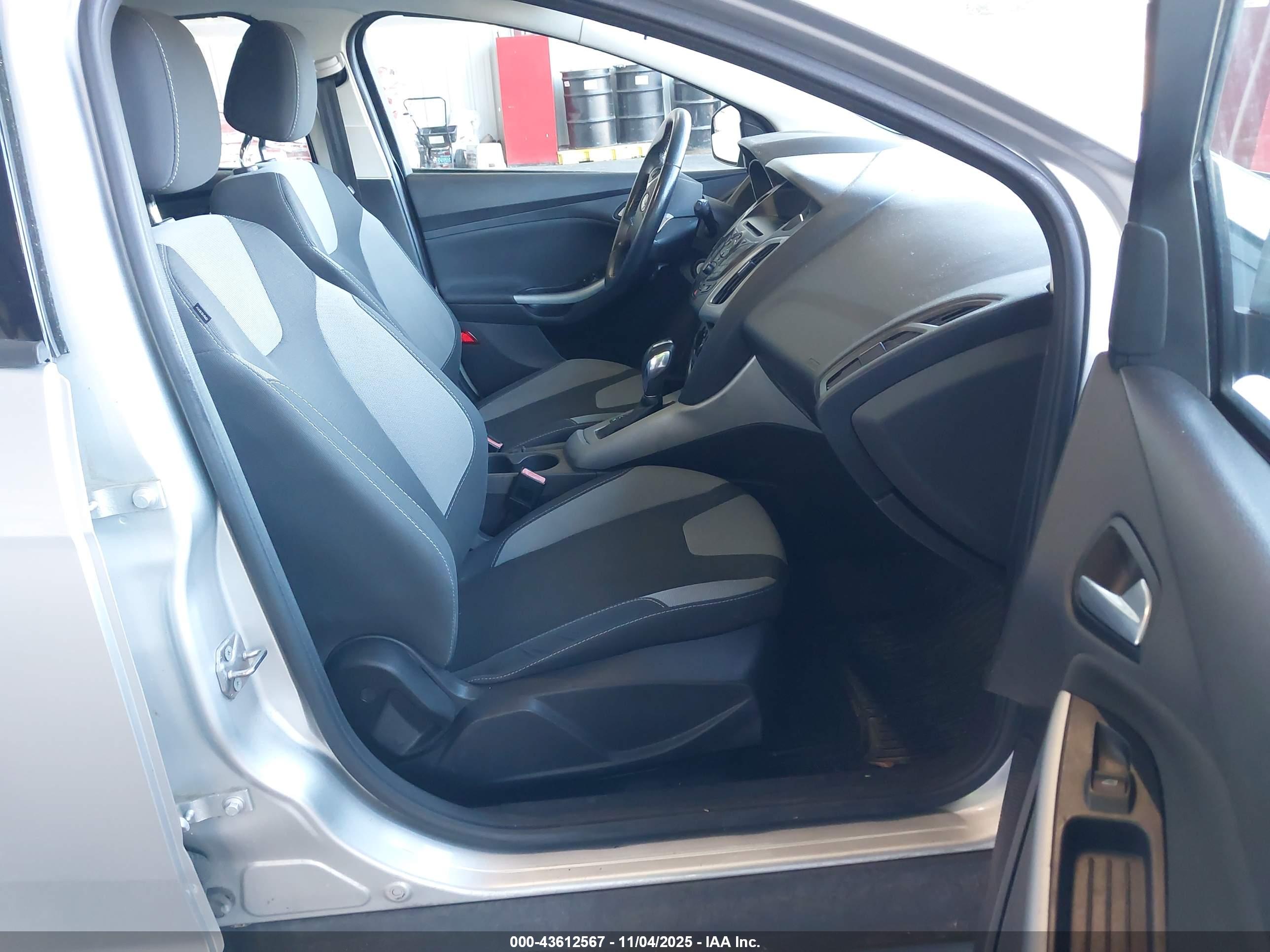 FORD FOCUS image 5
