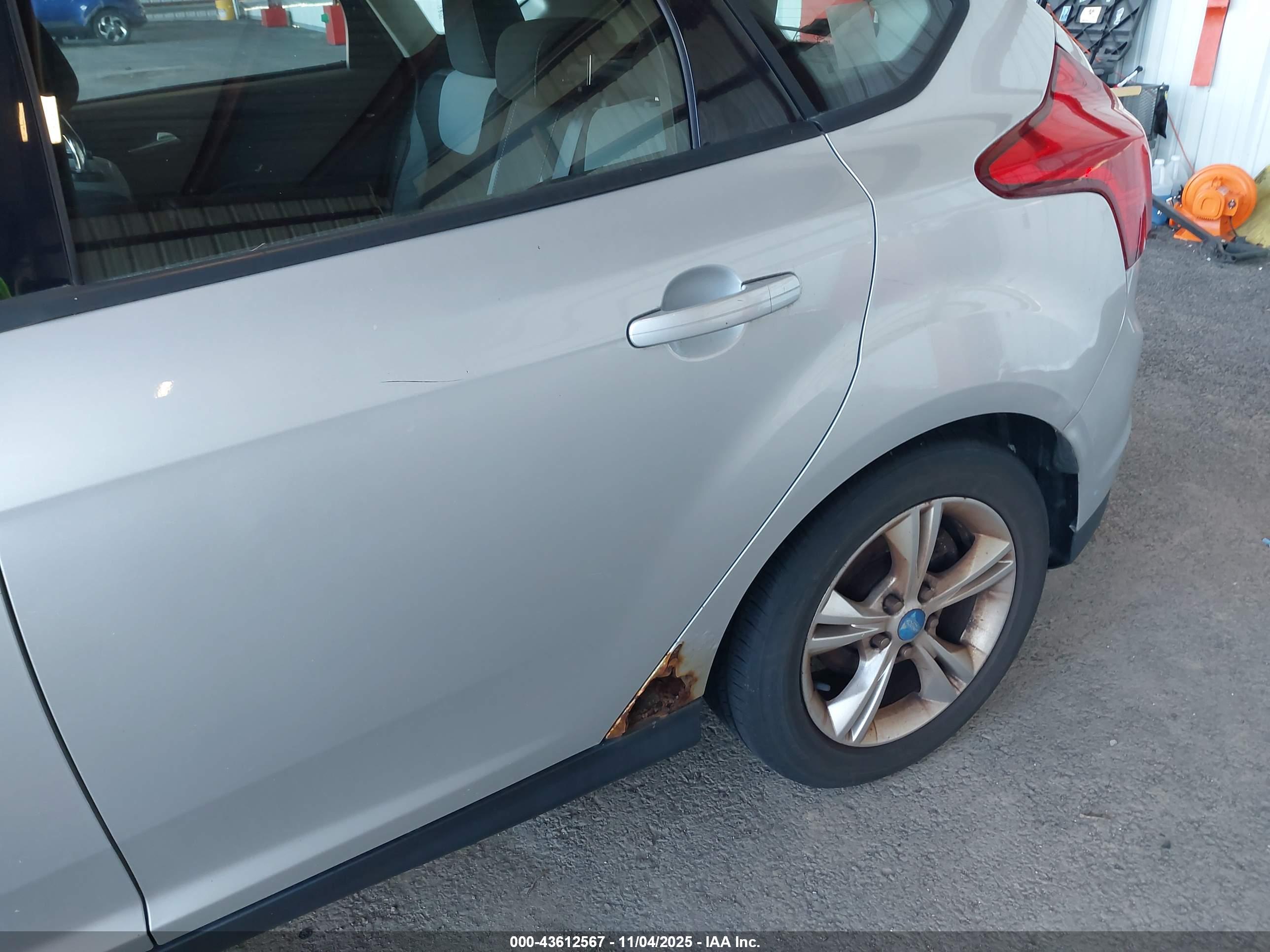 FORD FOCUS image 6