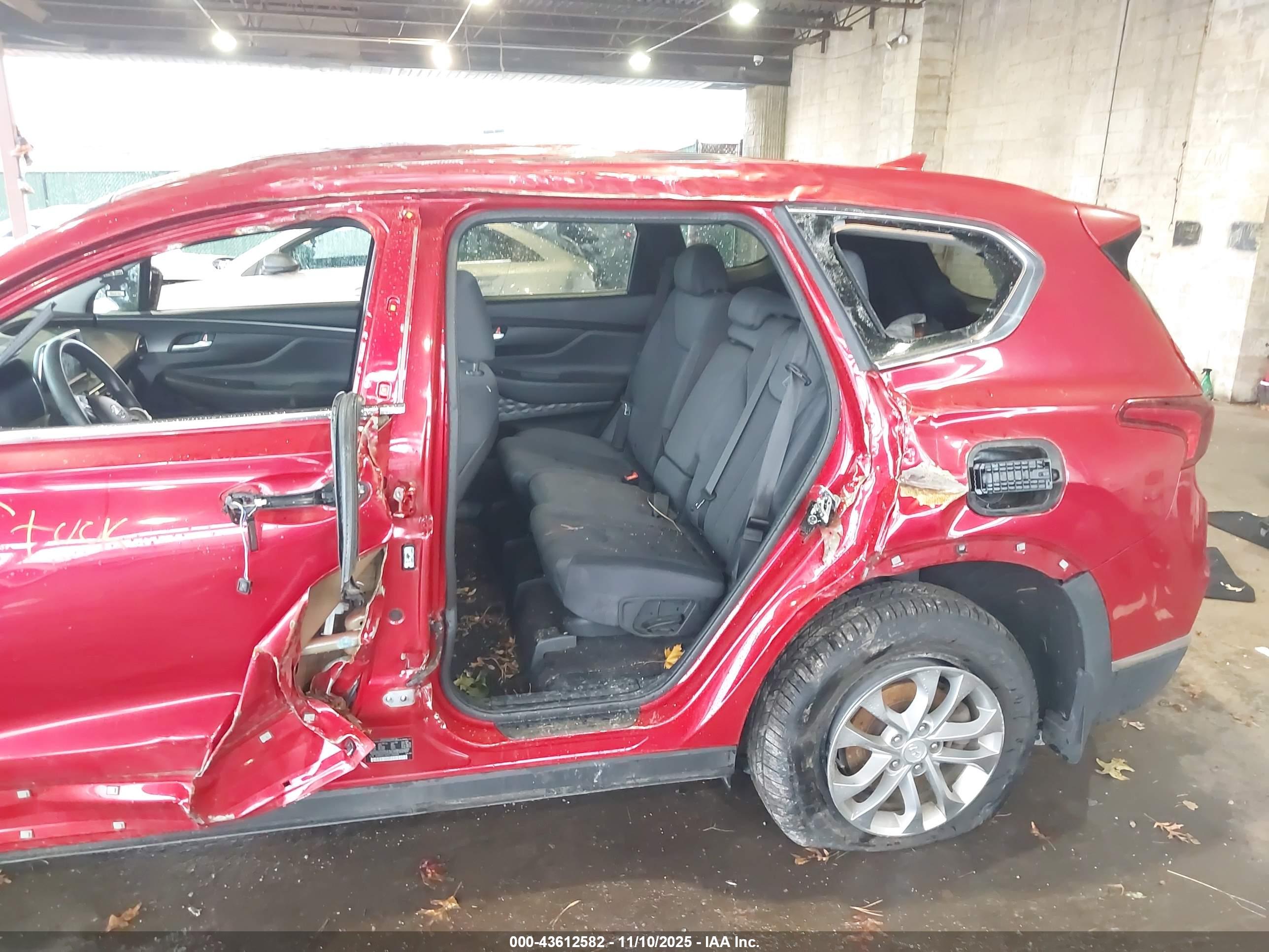 HYUNDAI SANTA image 6