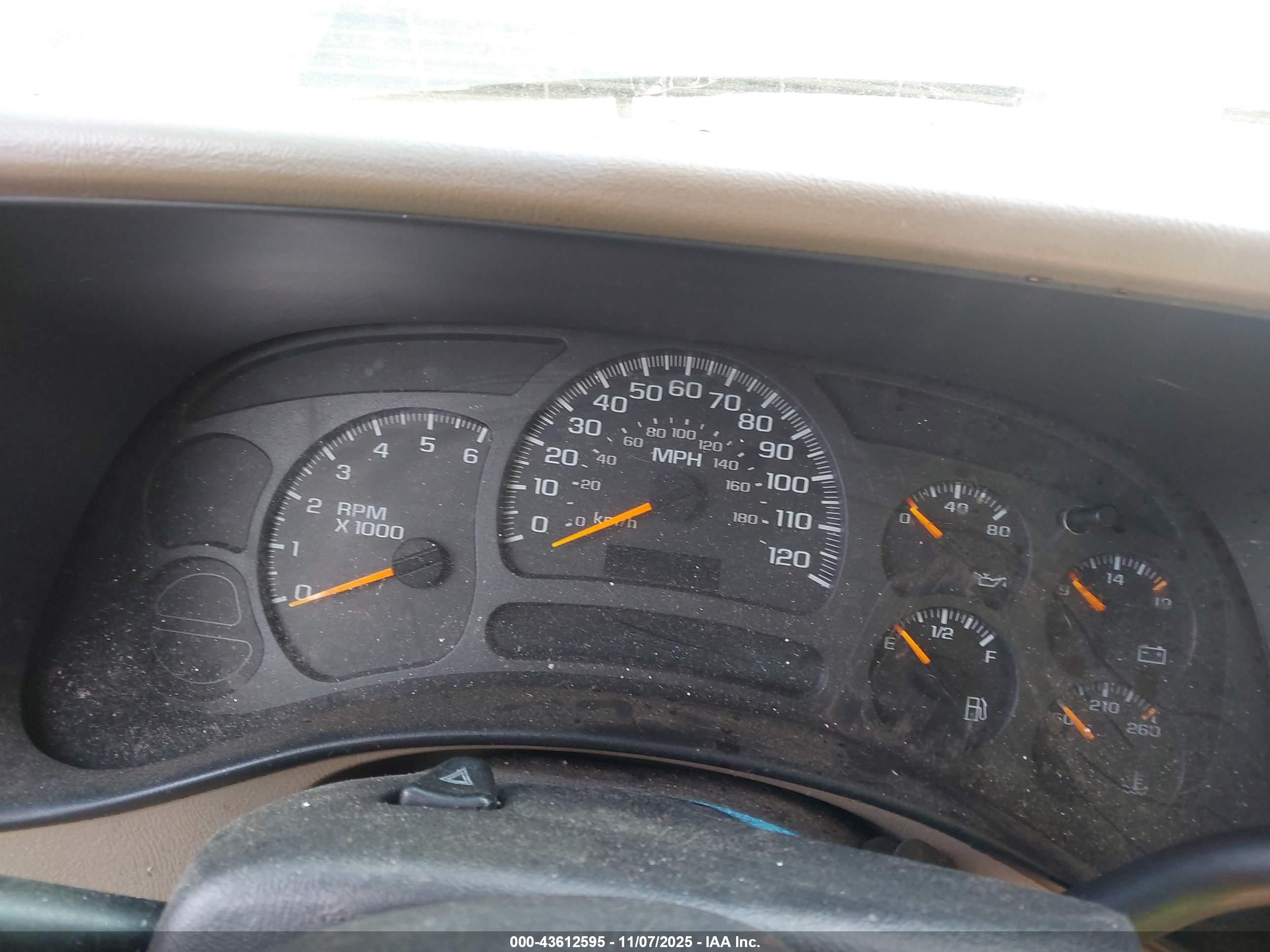 CHEVROLET SILVERADO image 7
