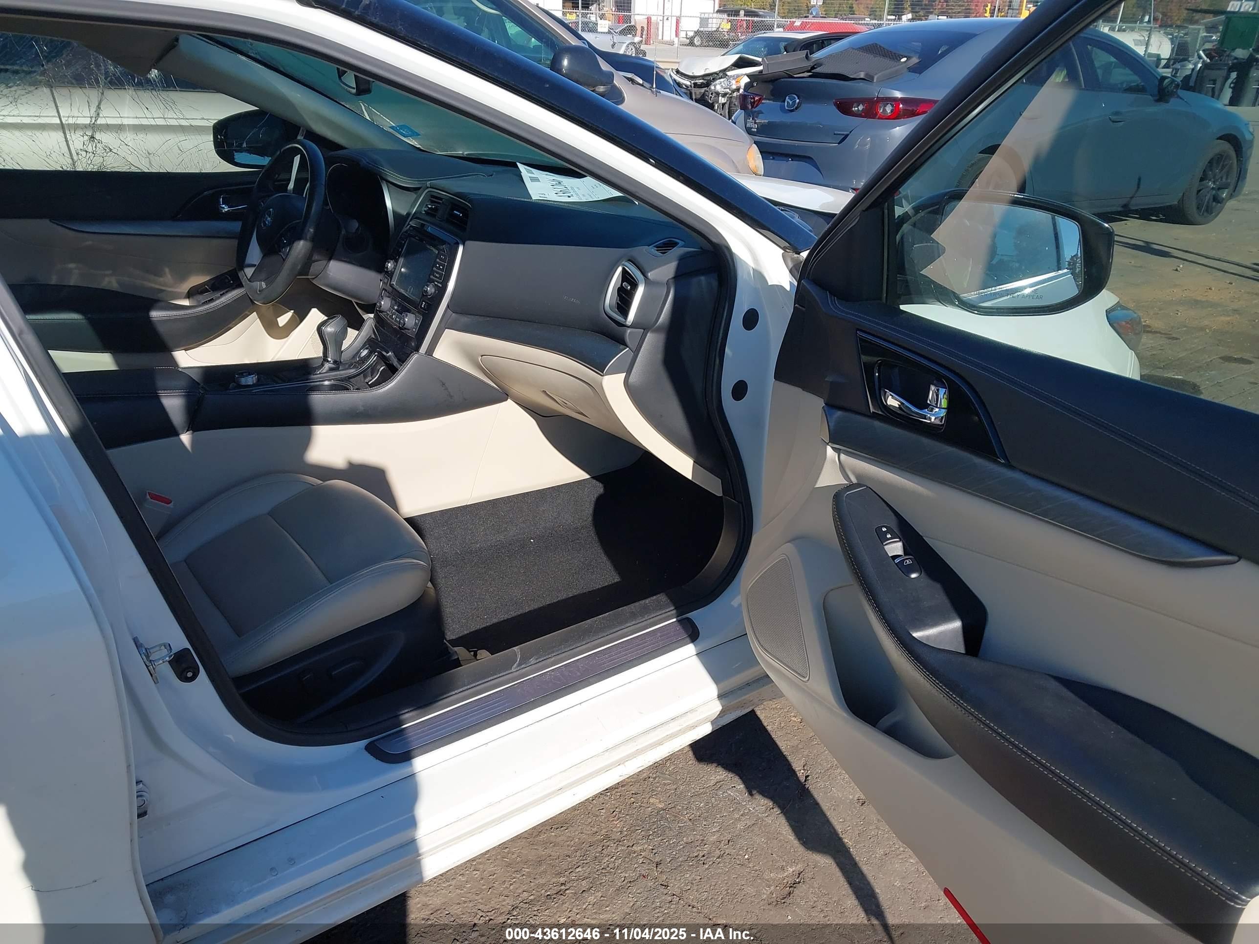 NISSAN MAXIMA image 5