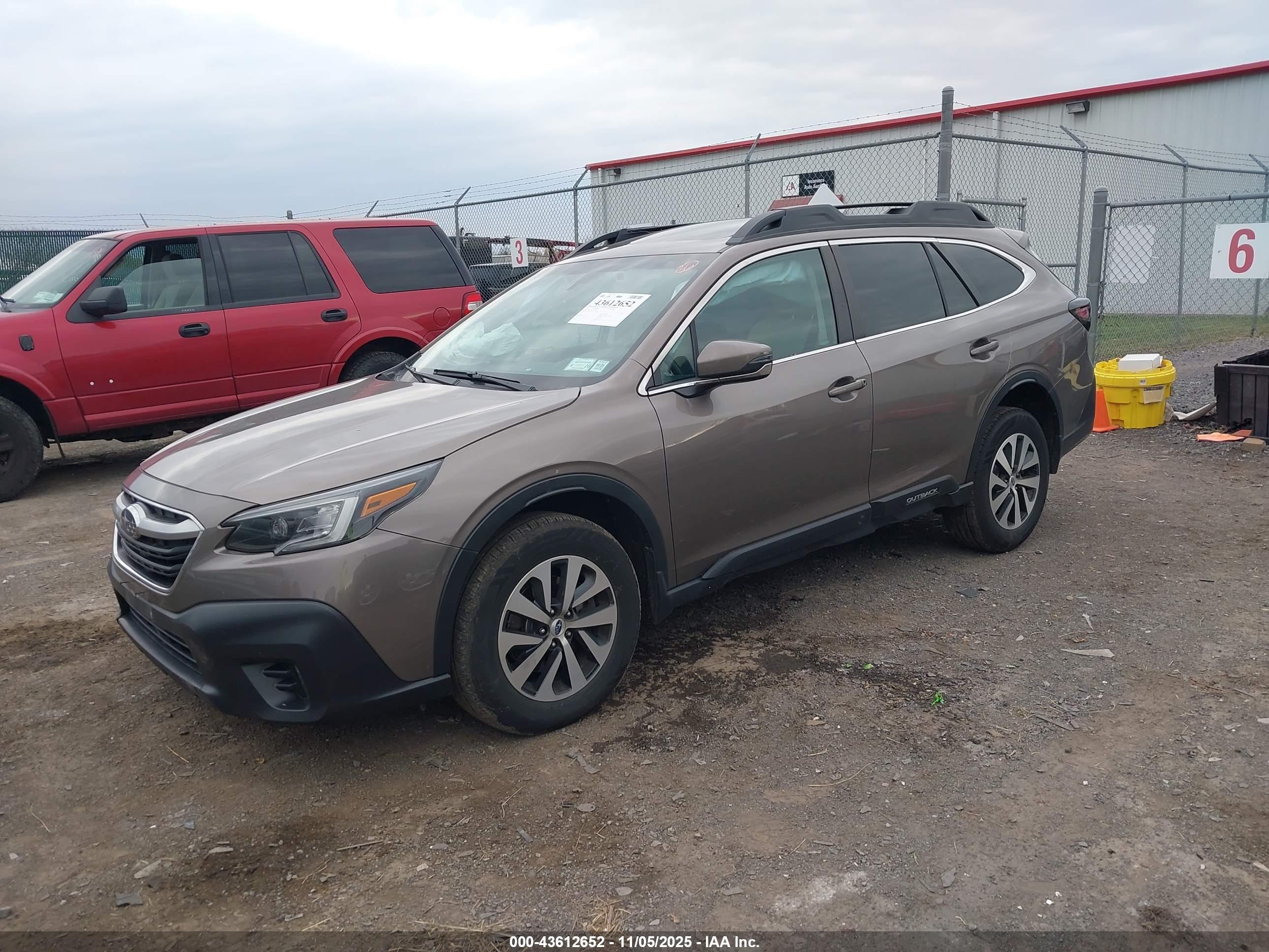 SUBARU OUTBACK image 2