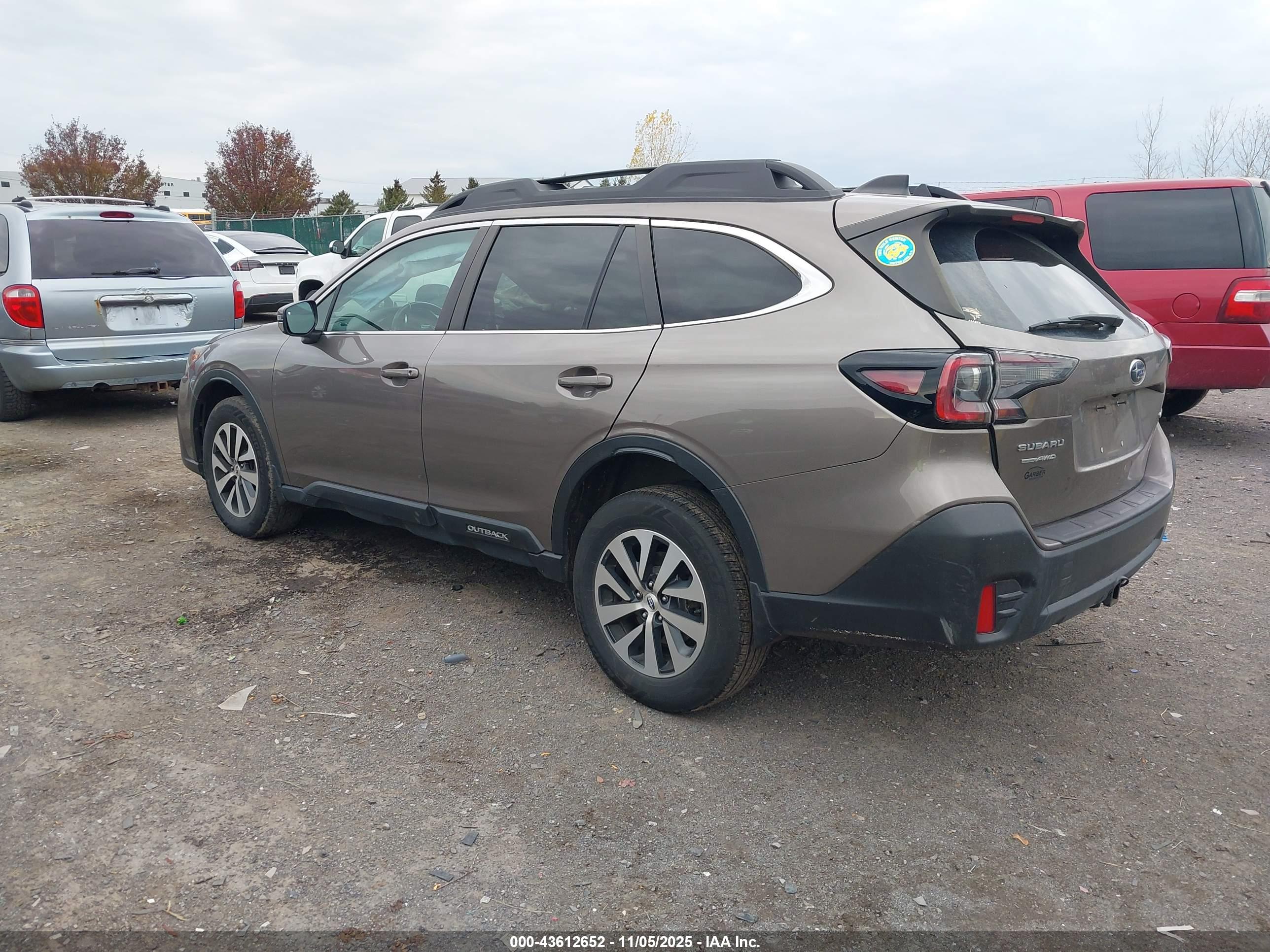 SUBARU OUTBACK image 3