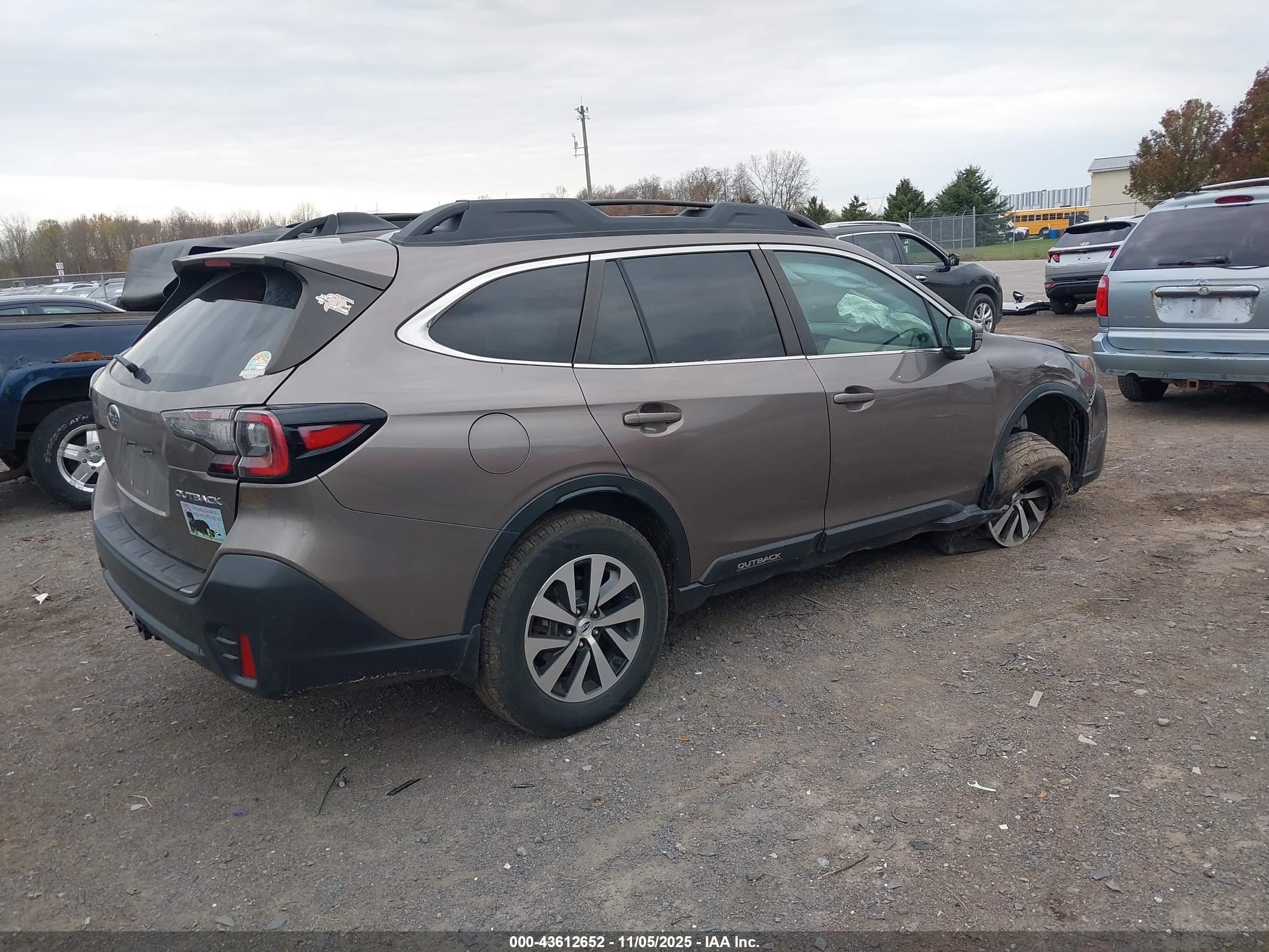 SUBARU OUTBACK image 4