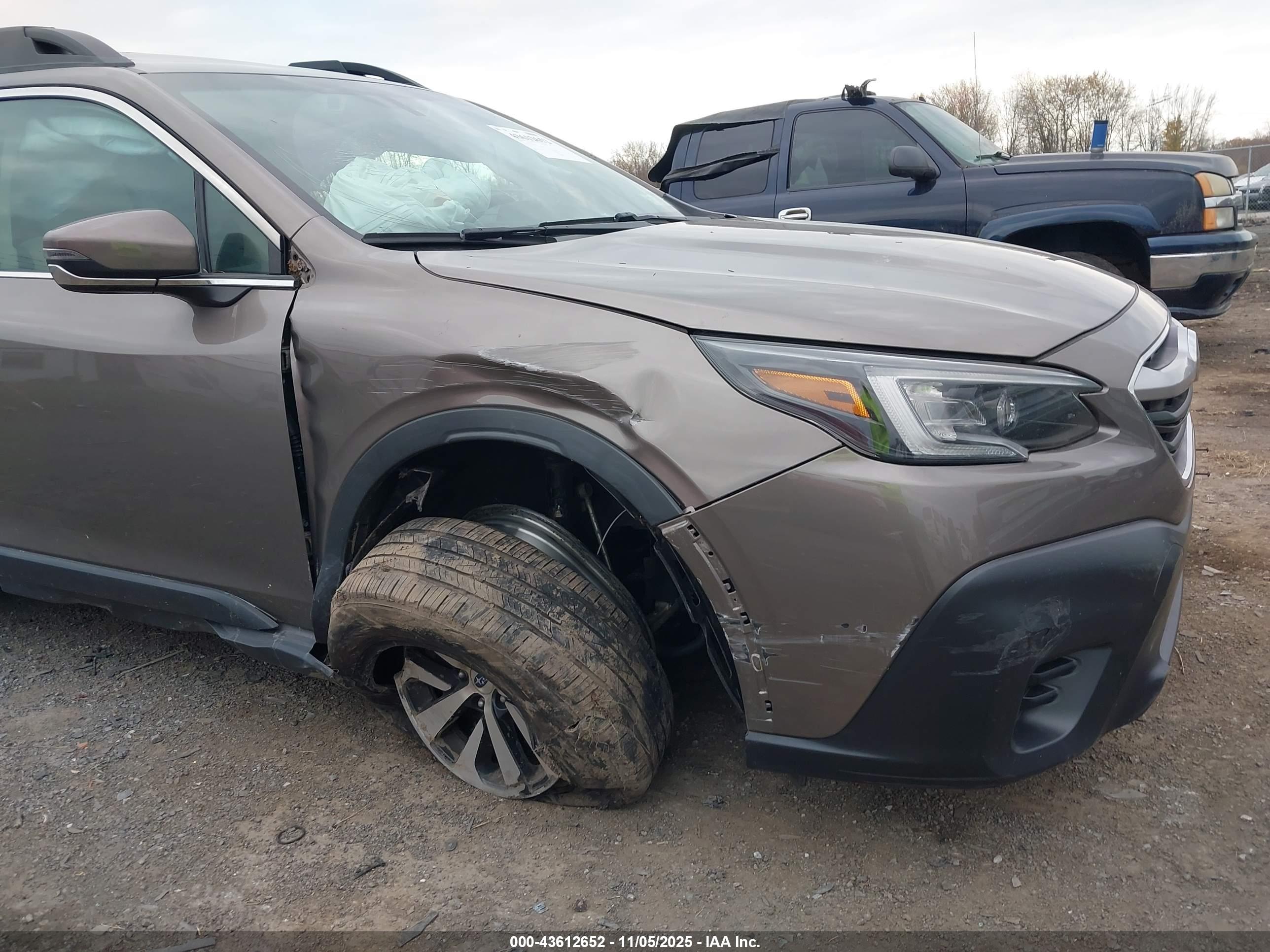 SUBARU OUTBACK image 6