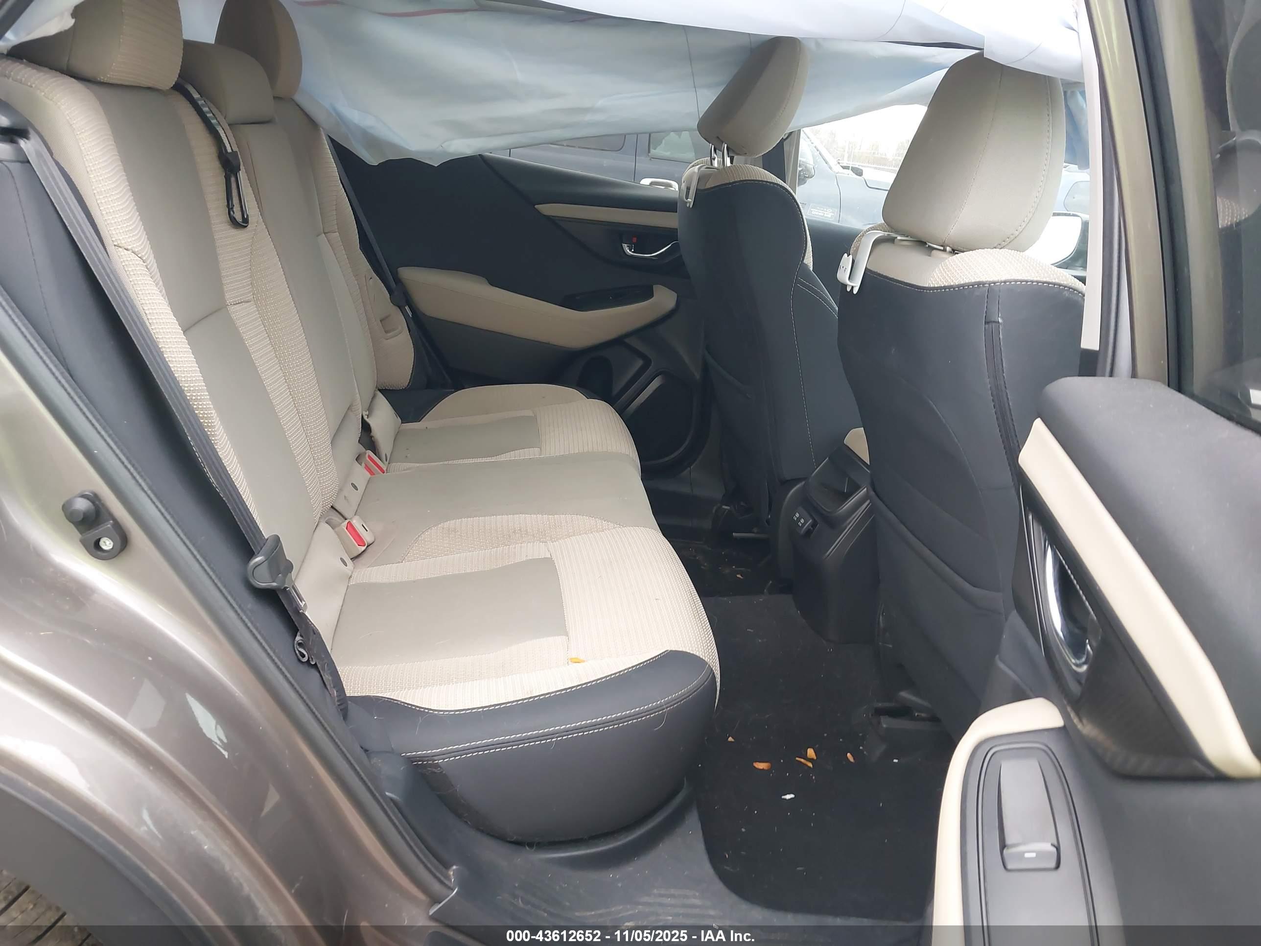 SUBARU OUTBACK image 8