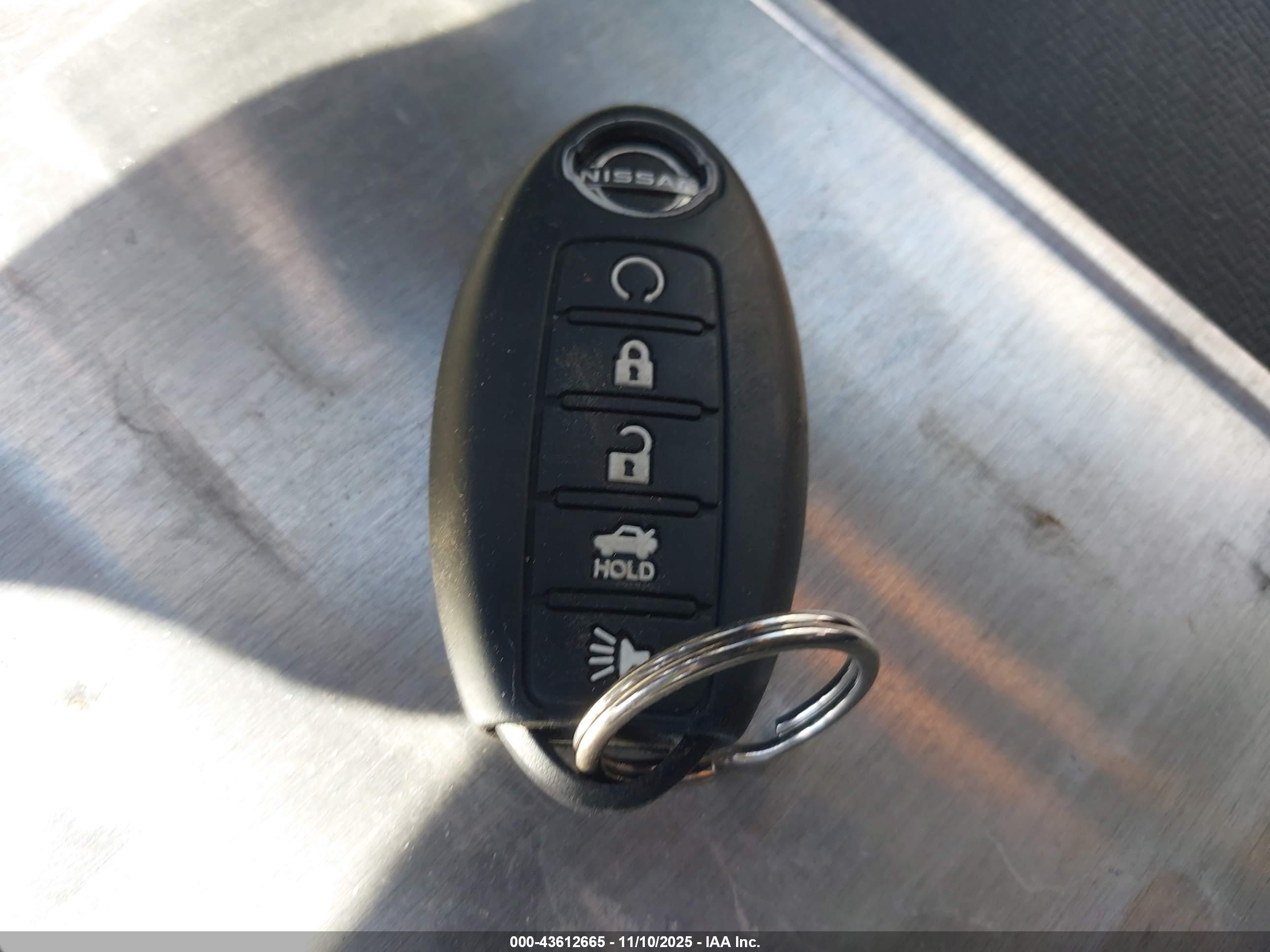 NISSAN ROGUE image 11
