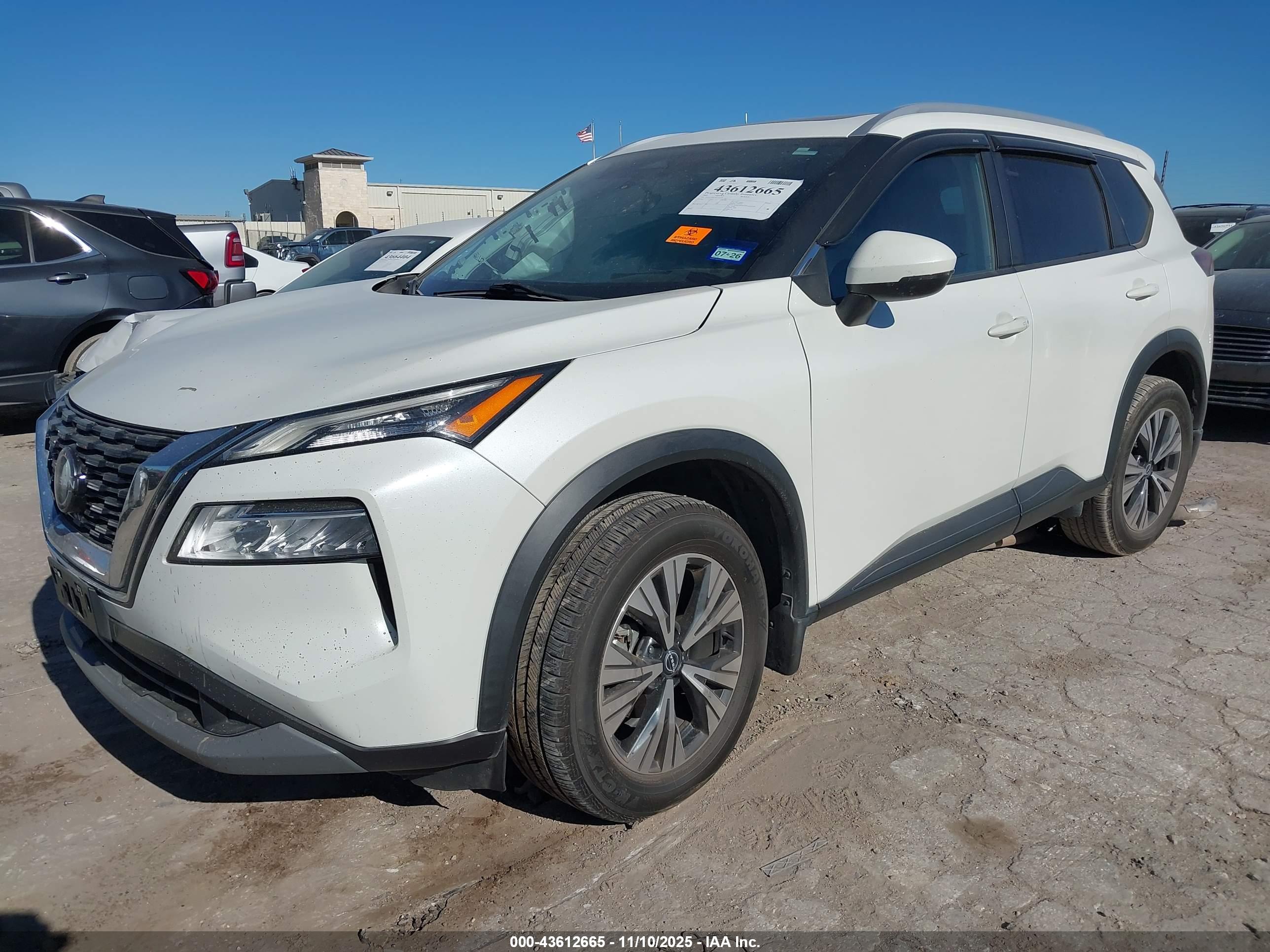 NISSAN ROGUE image 2