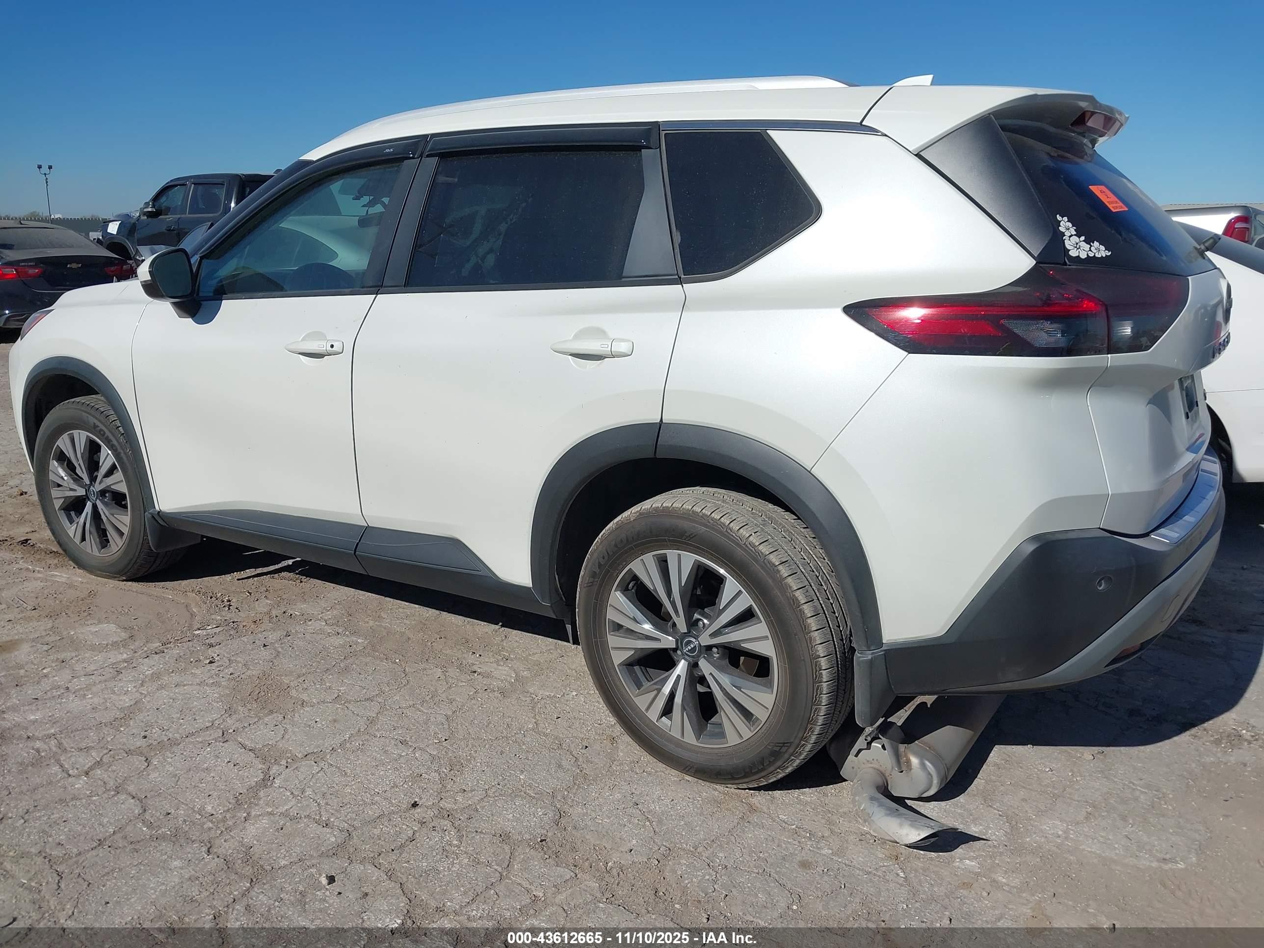 NISSAN ROGUE image 3