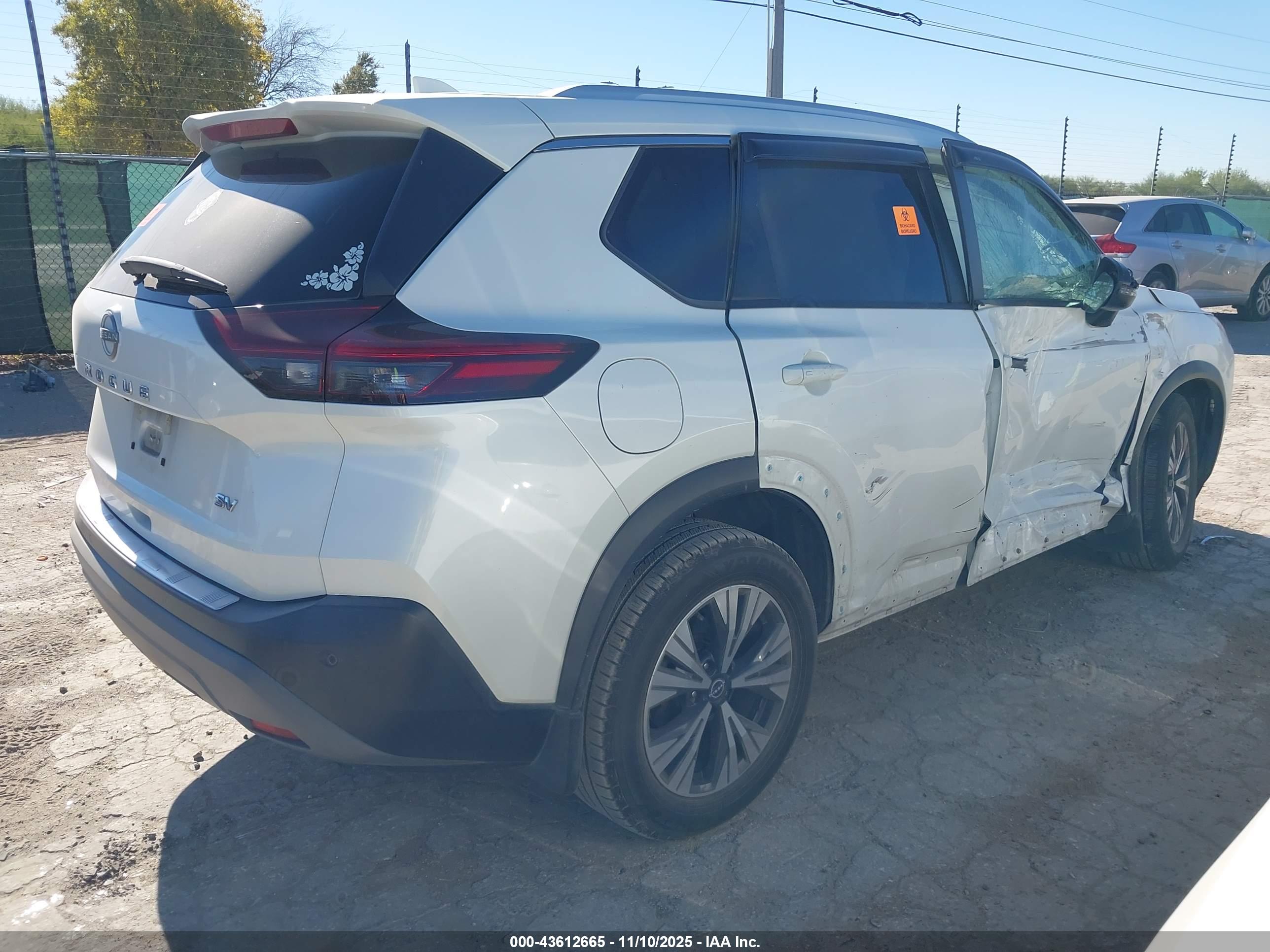 NISSAN ROGUE image 4