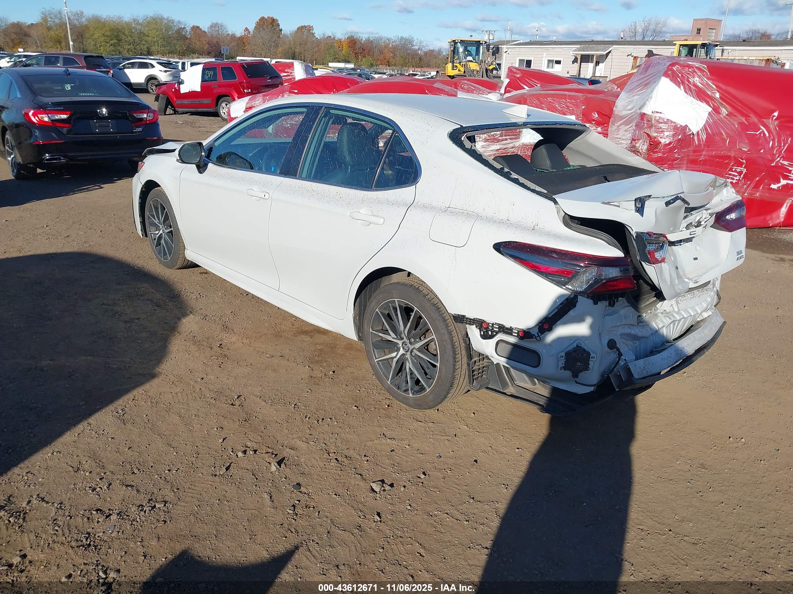 TOYOTA CAMRY image 3