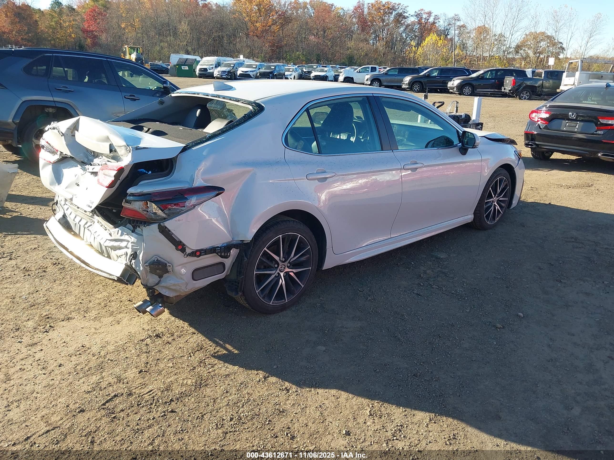TOYOTA CAMRY image 4