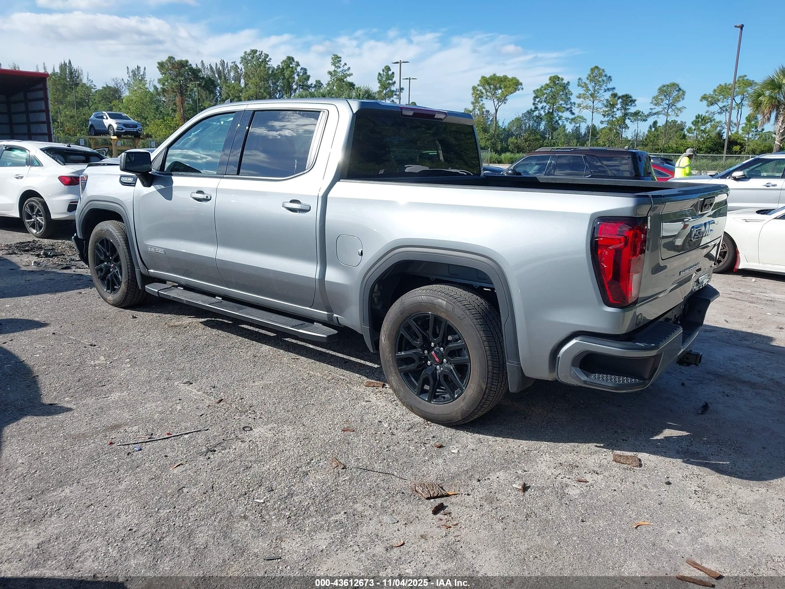 GMC SIERRA image 3