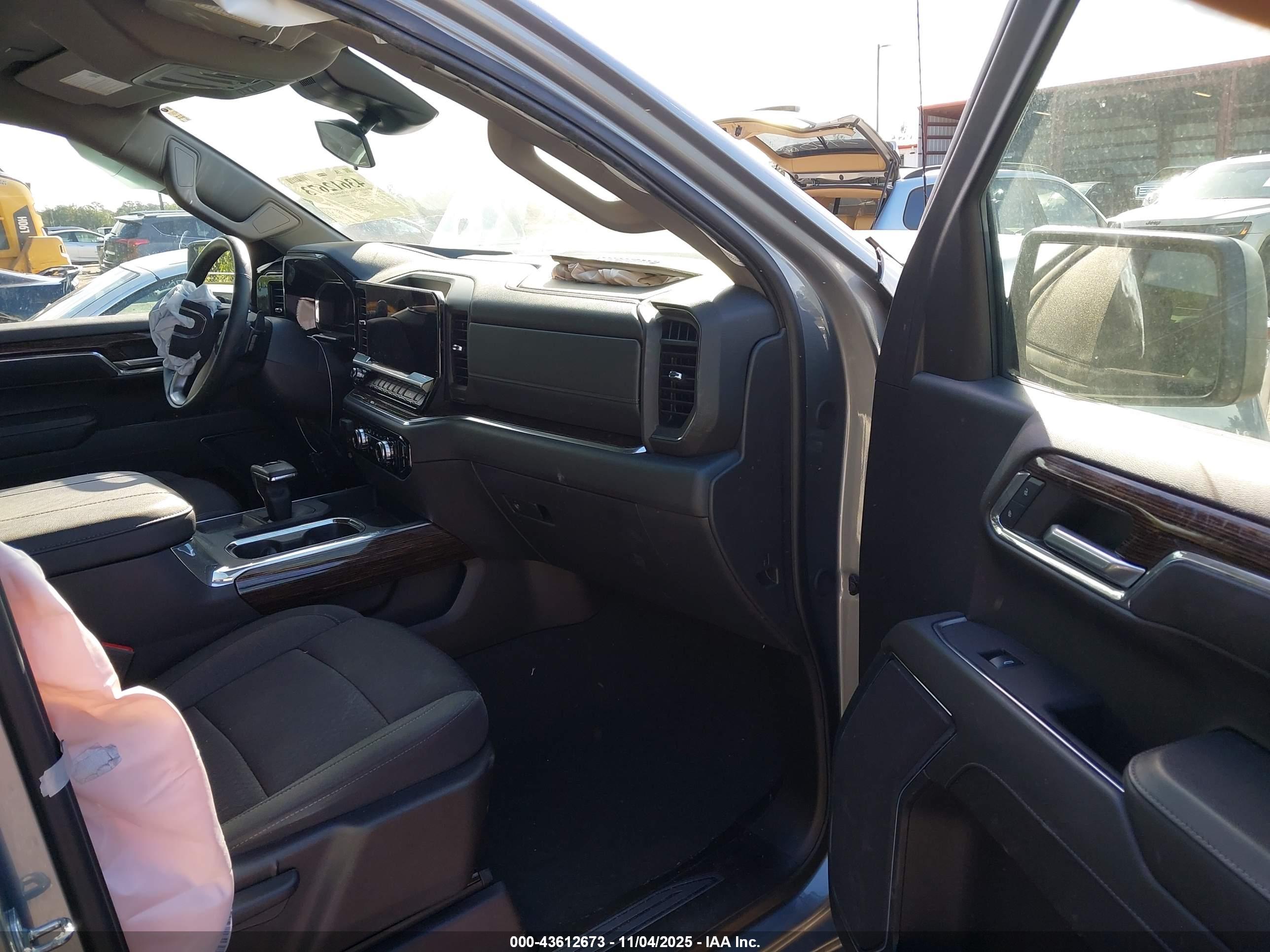 GMC SIERRA image 5
