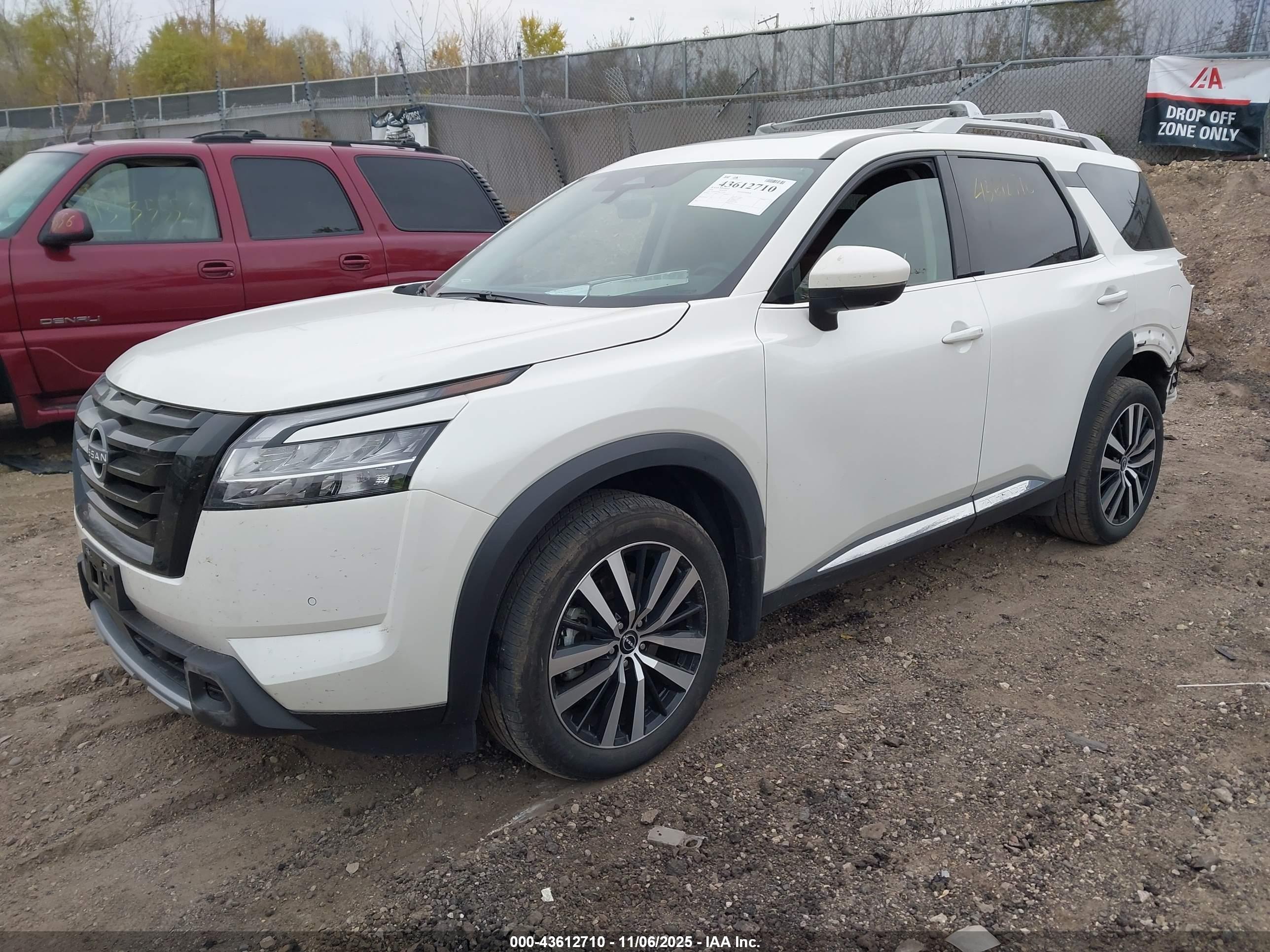 NISSAN PATHFINDER image 2