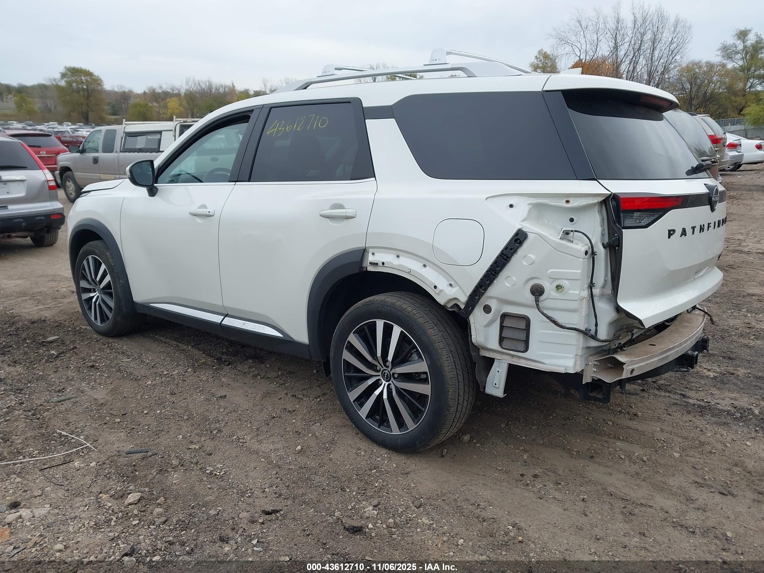 NISSAN PATHFINDER image 3