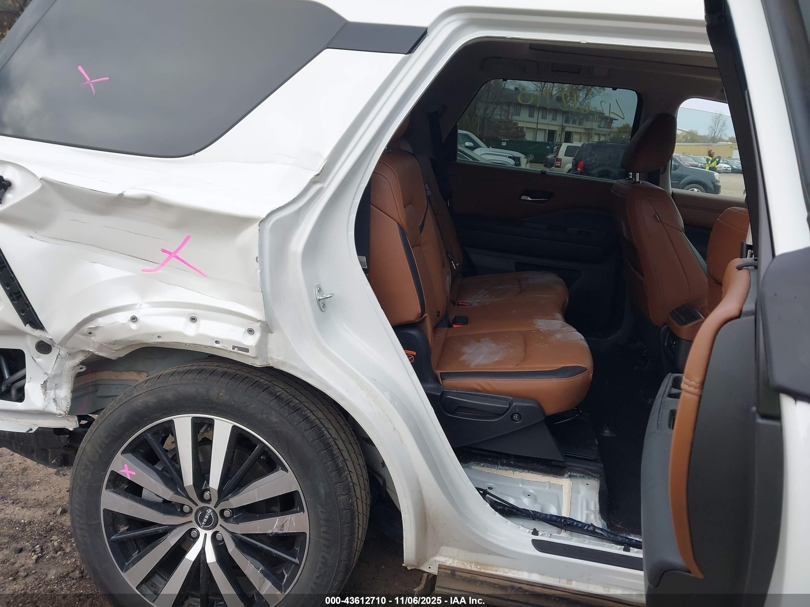 NISSAN PATHFINDER image 8