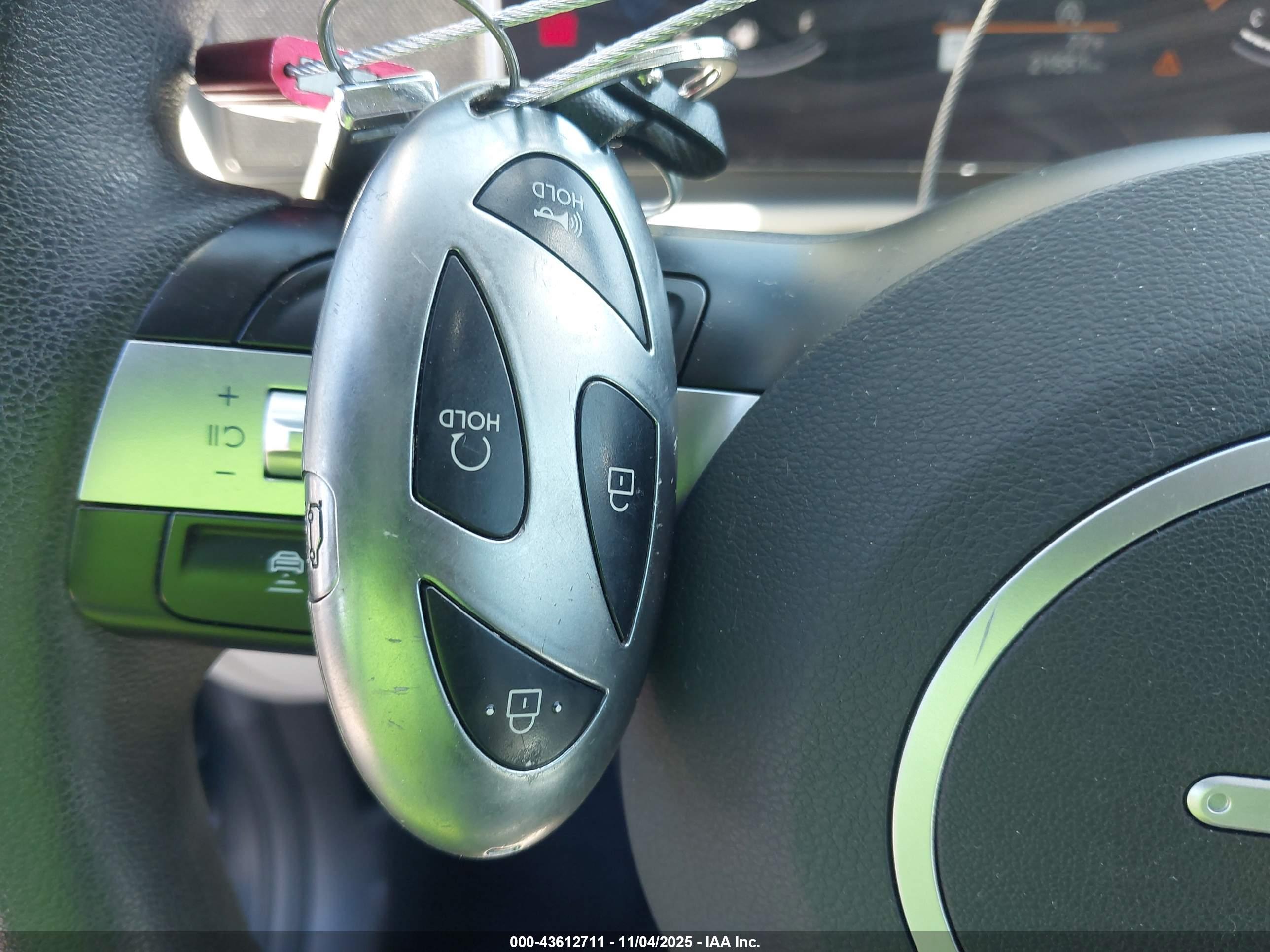 HYUNDAI TUCSON image 11