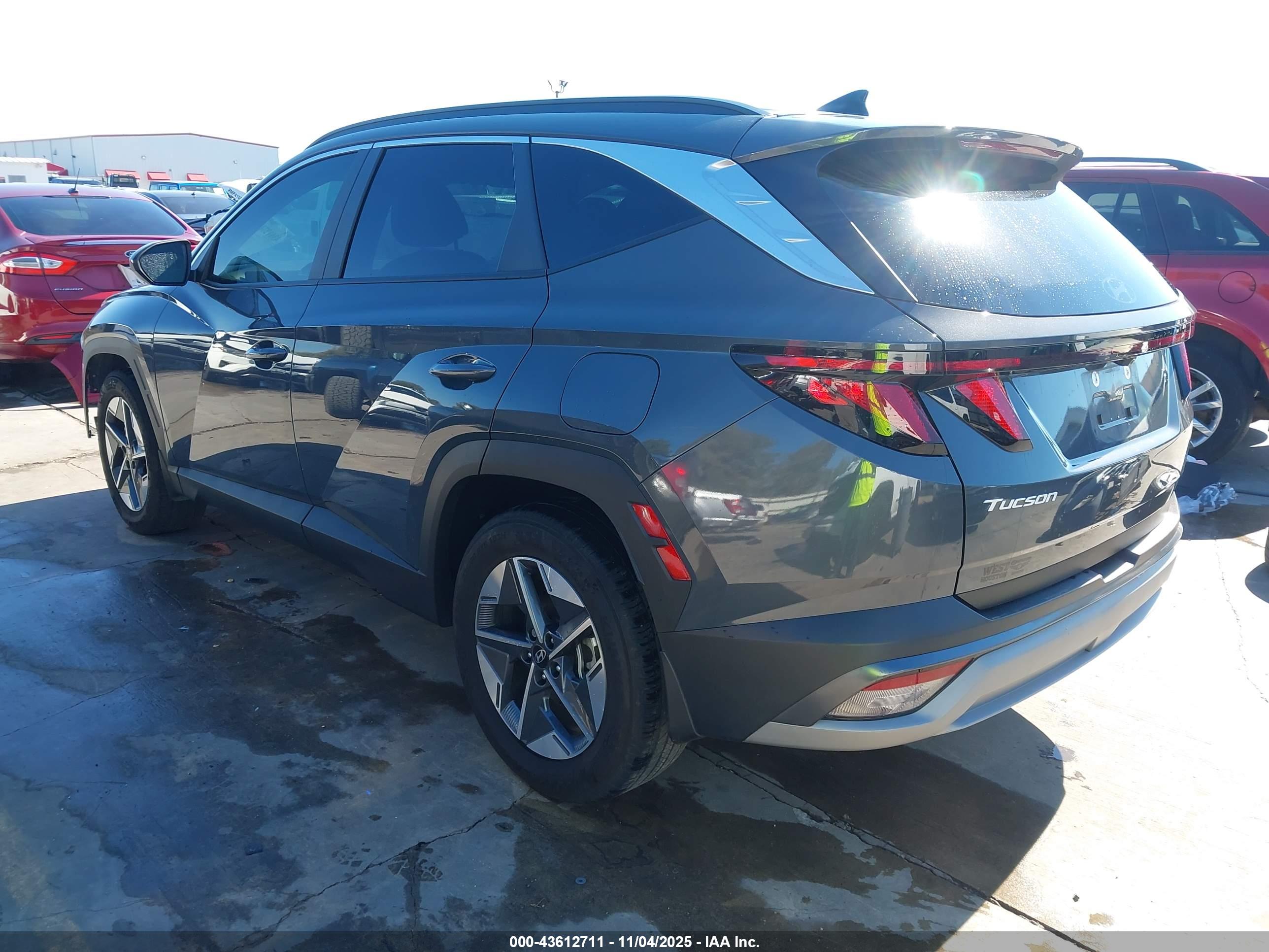 HYUNDAI TUCSON image 3
