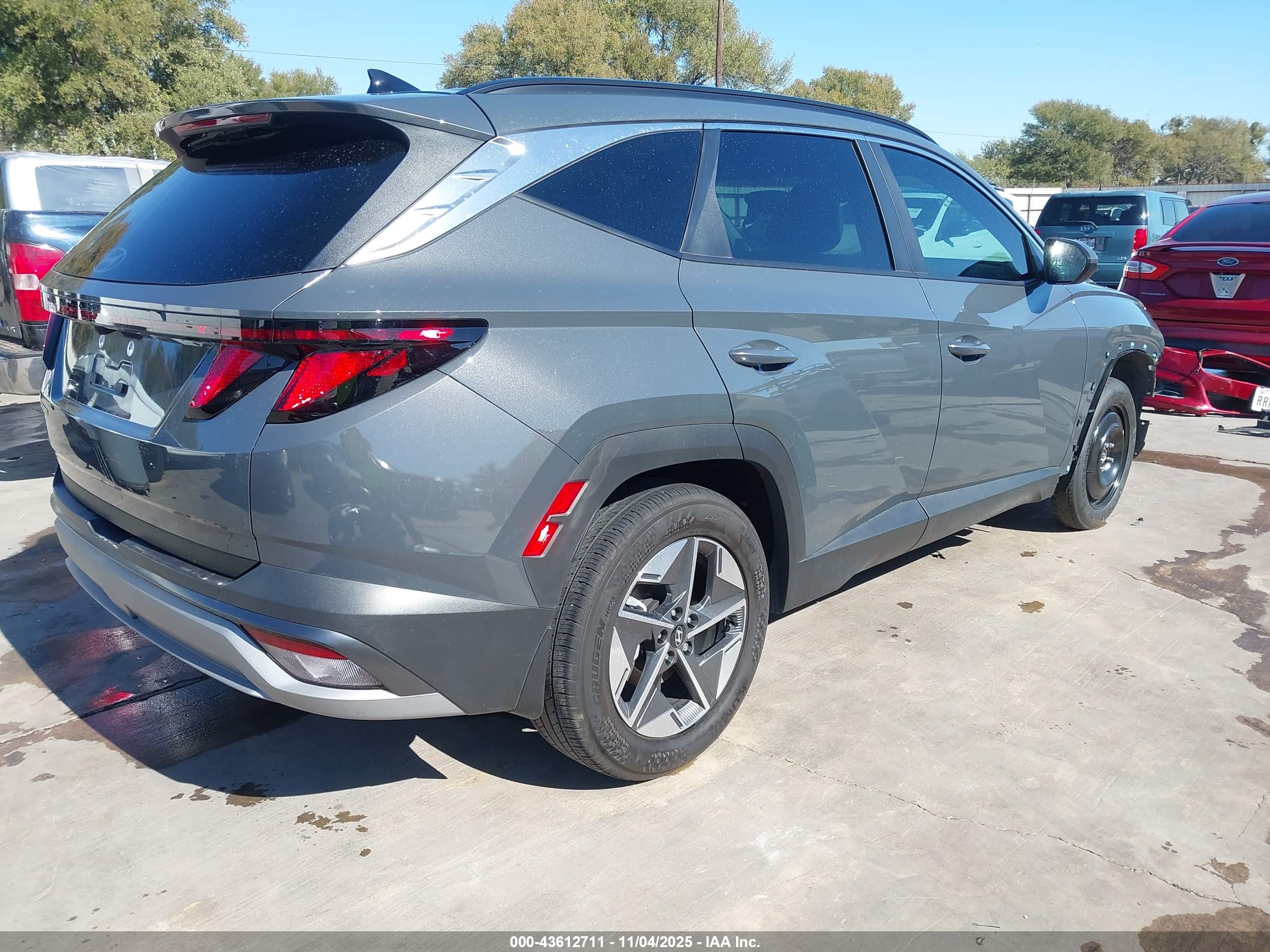 HYUNDAI TUCSON image 4
