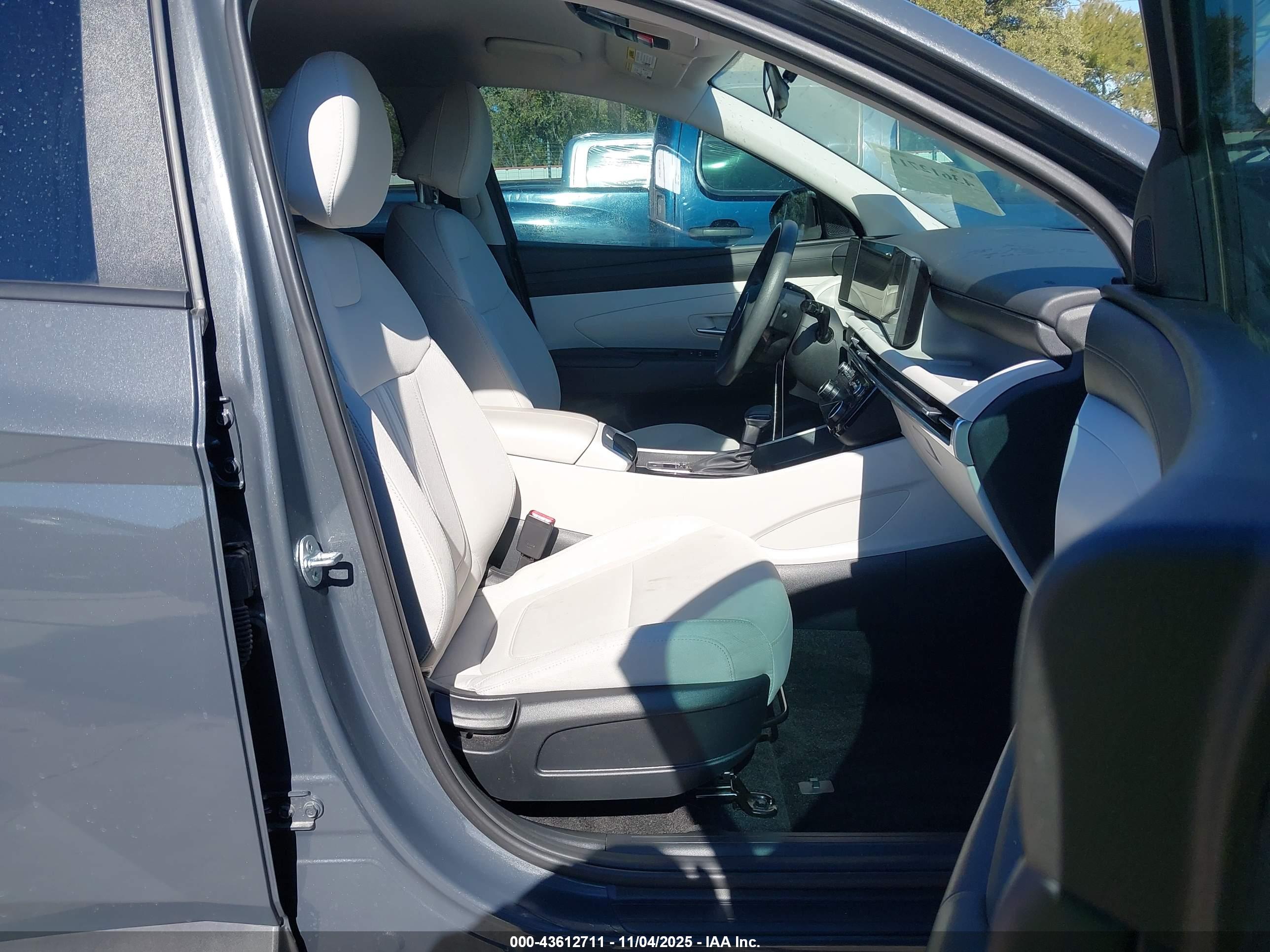 HYUNDAI TUCSON image 5