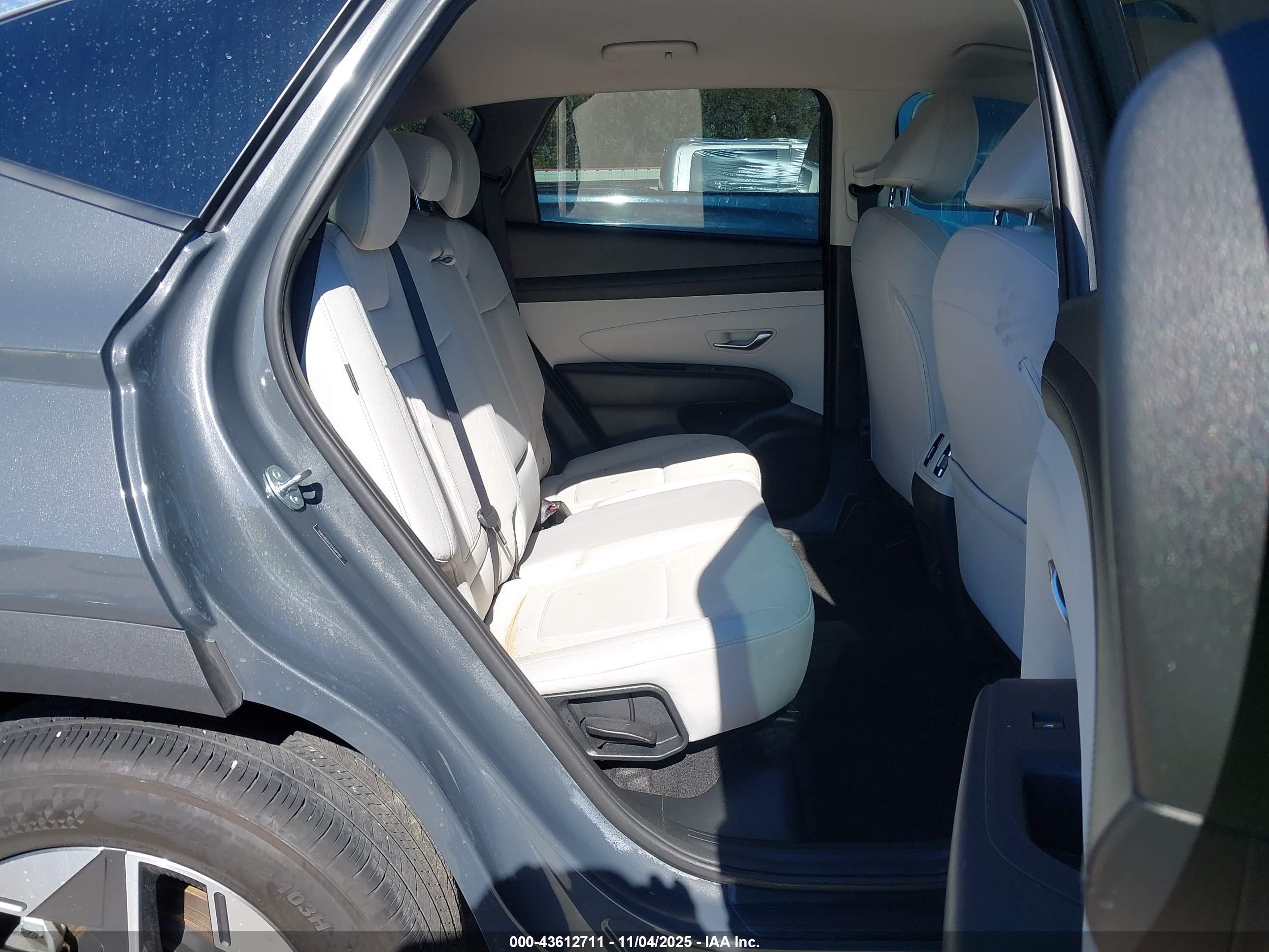 HYUNDAI TUCSON image 8