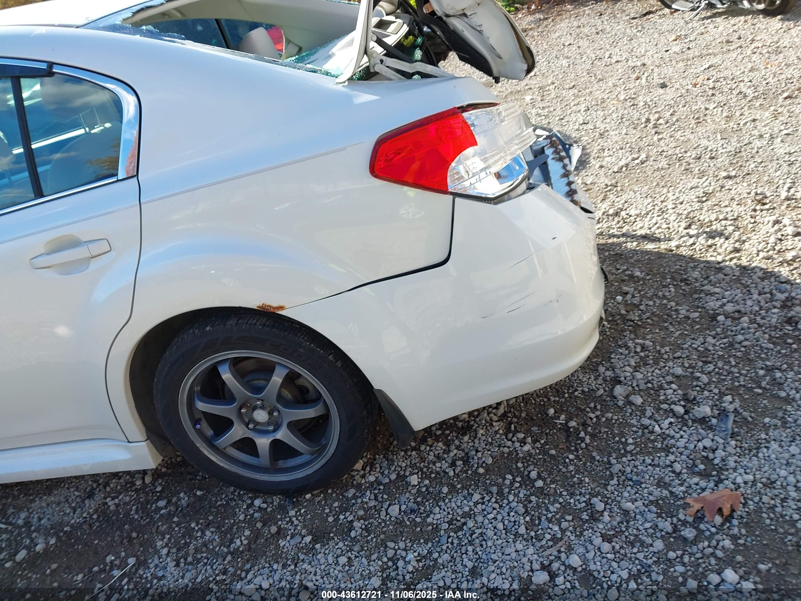 SUBARU LEGACY image 6