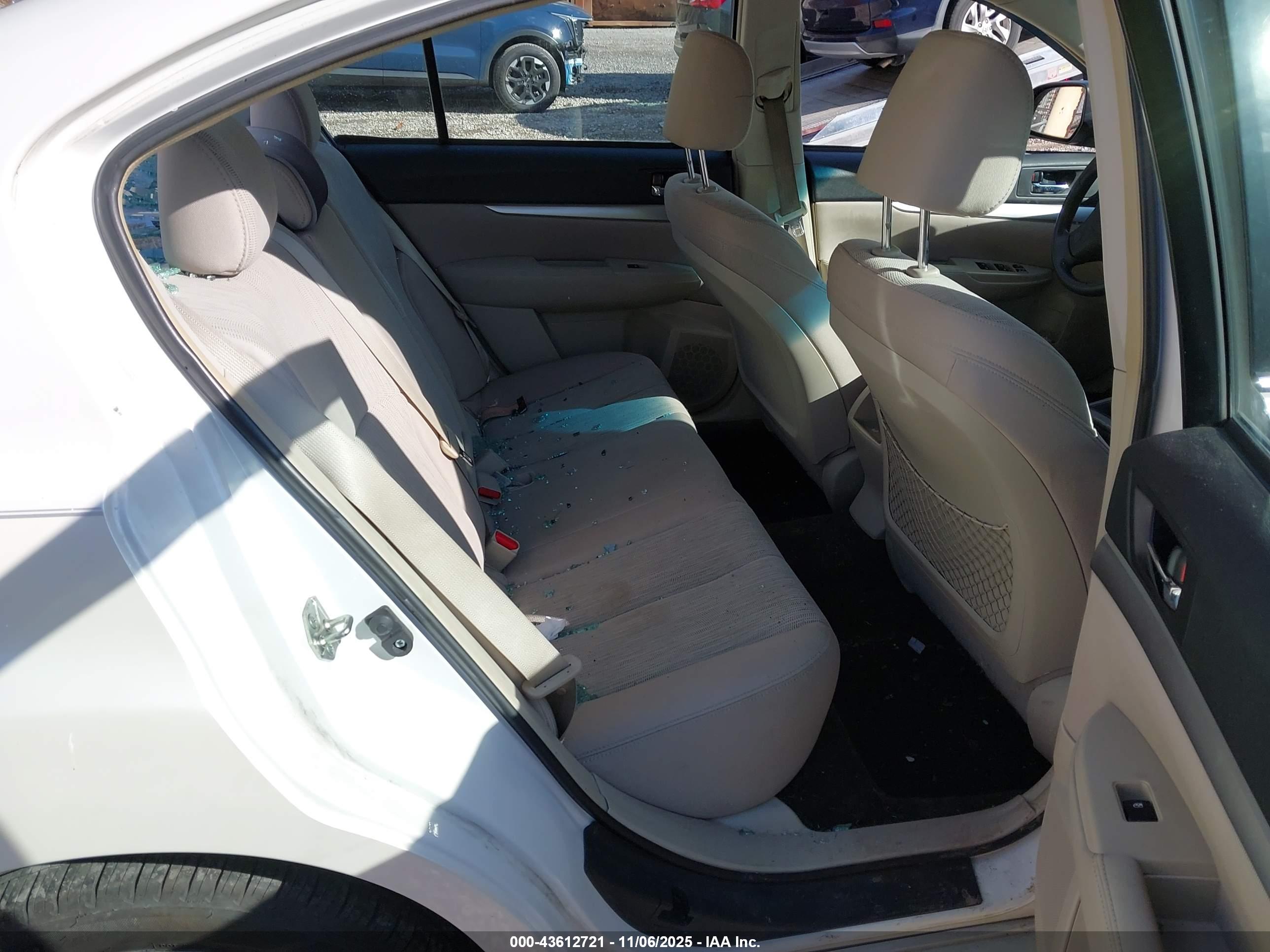 SUBARU LEGACY image 8