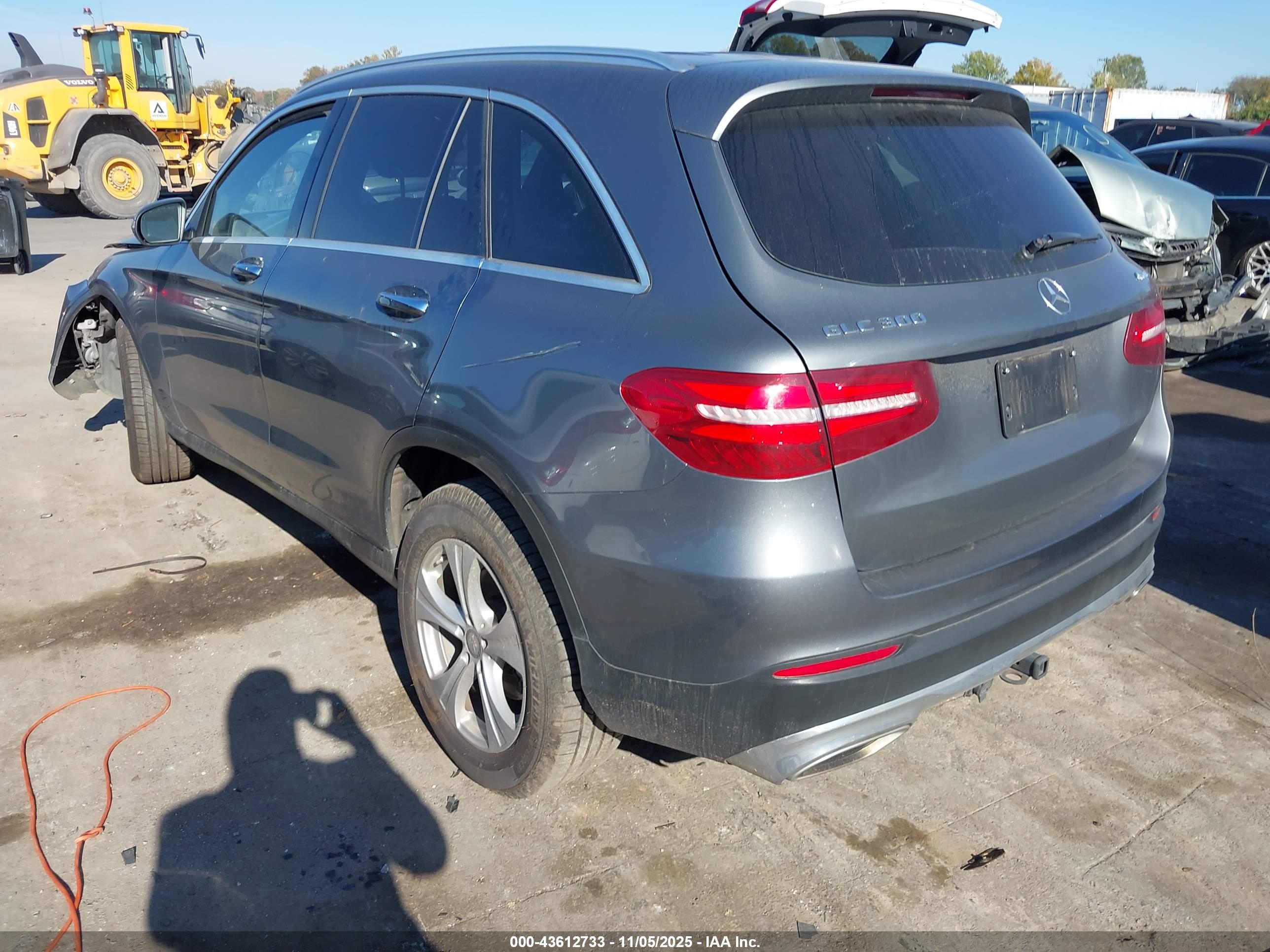 MERCEDES-BENZ GLC image 3