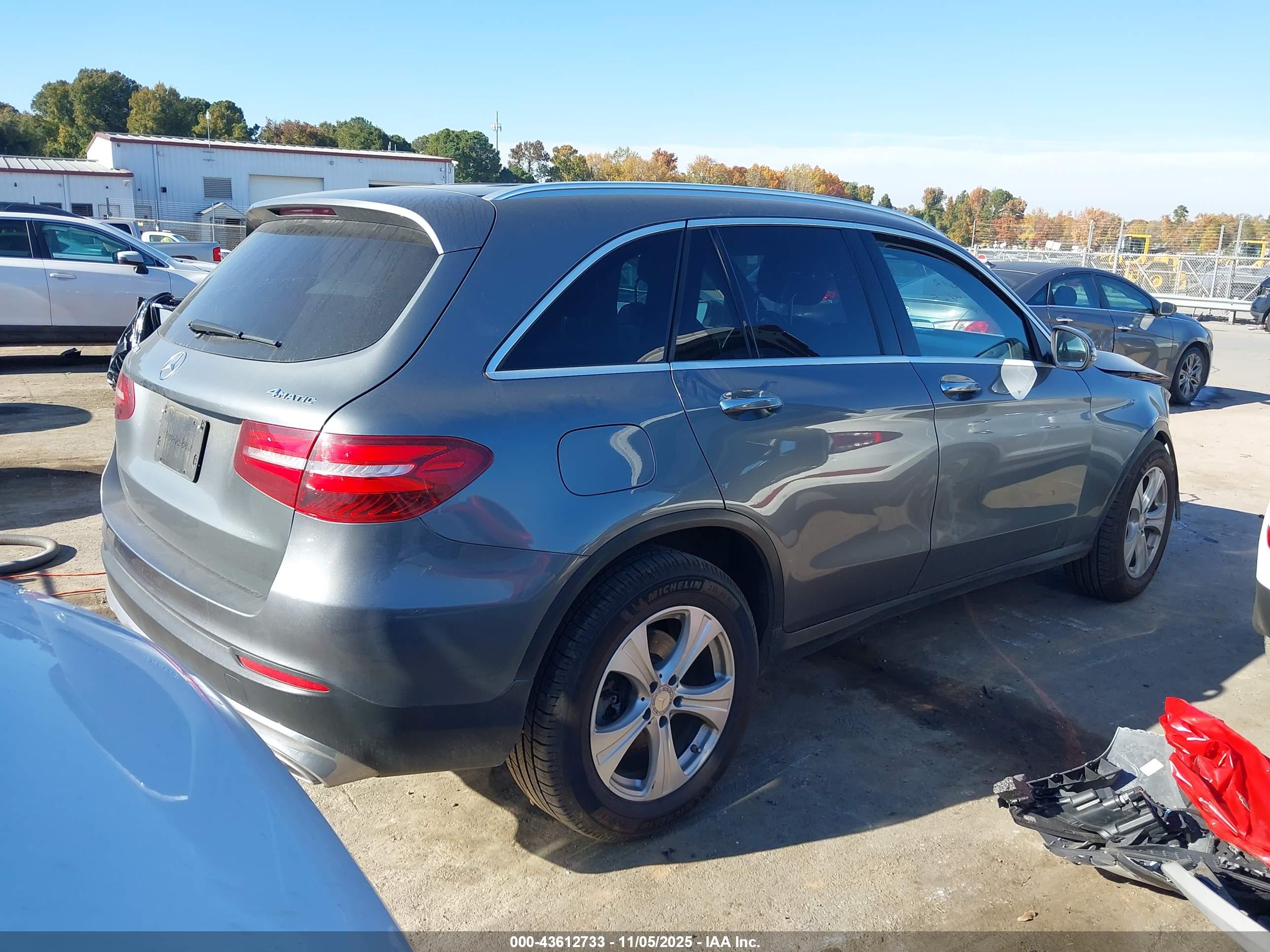 MERCEDES-BENZ GLC image 4