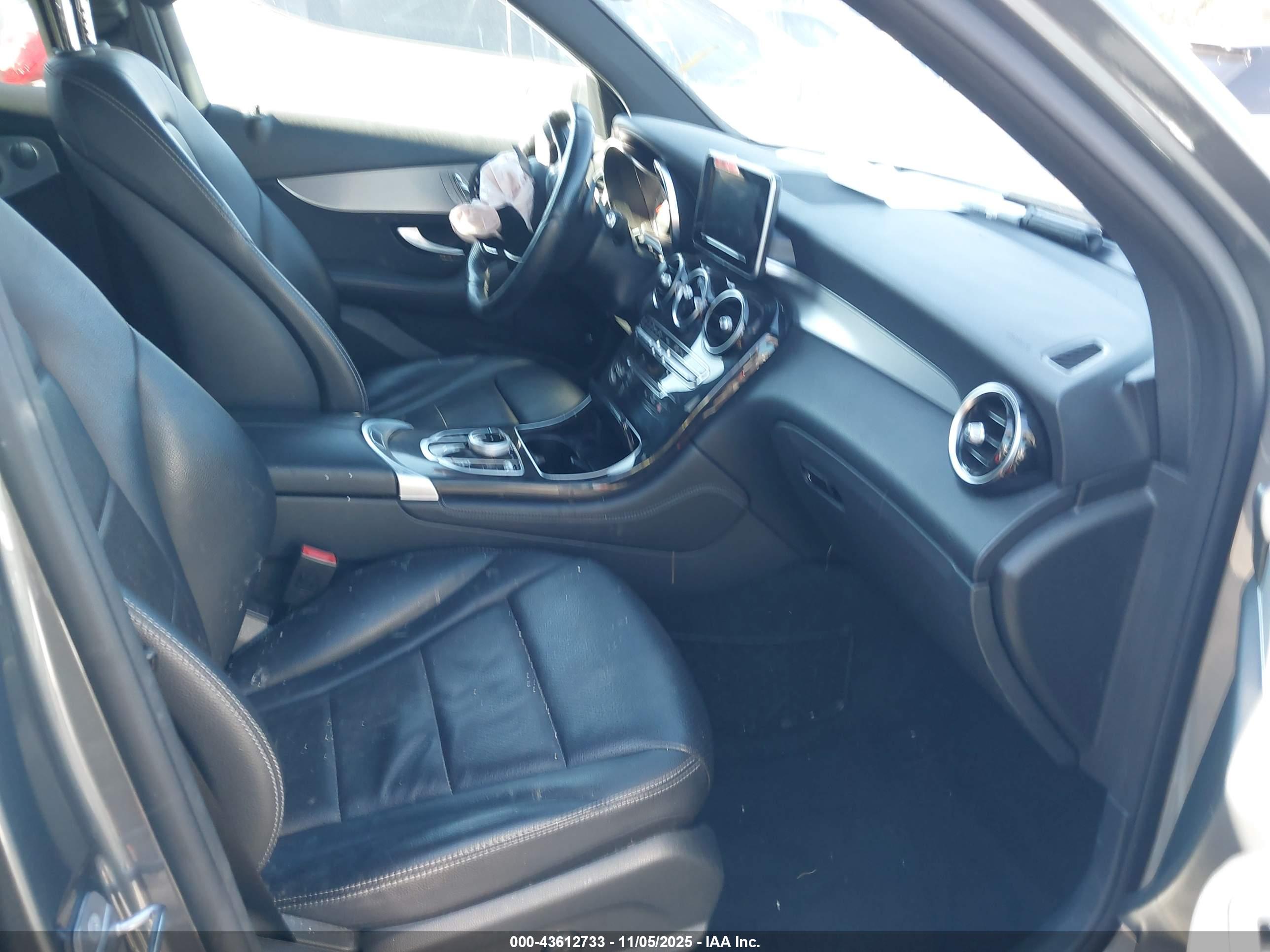 MERCEDES-BENZ GLC image 5