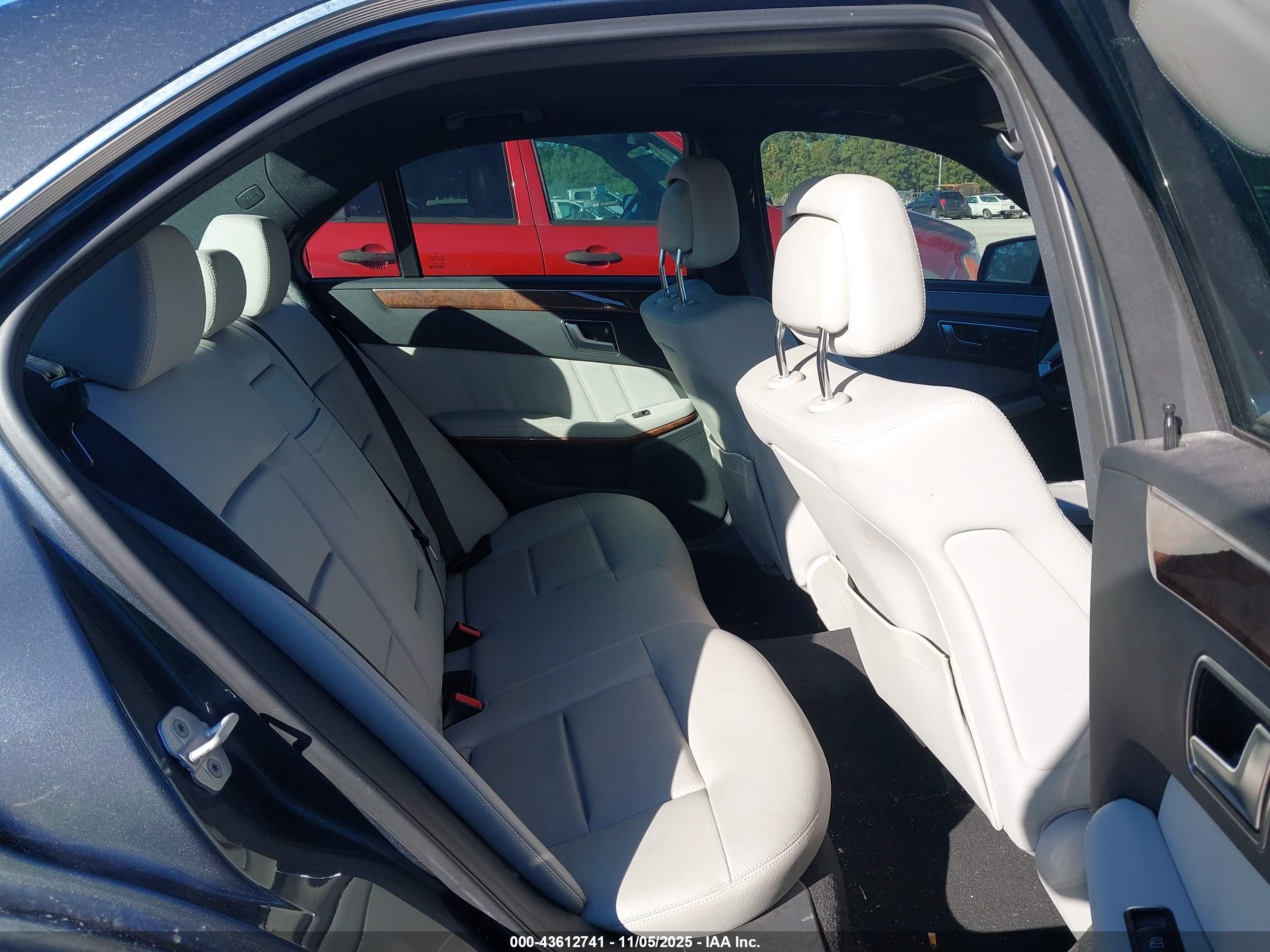 MERCEDES-BENZ E image 8