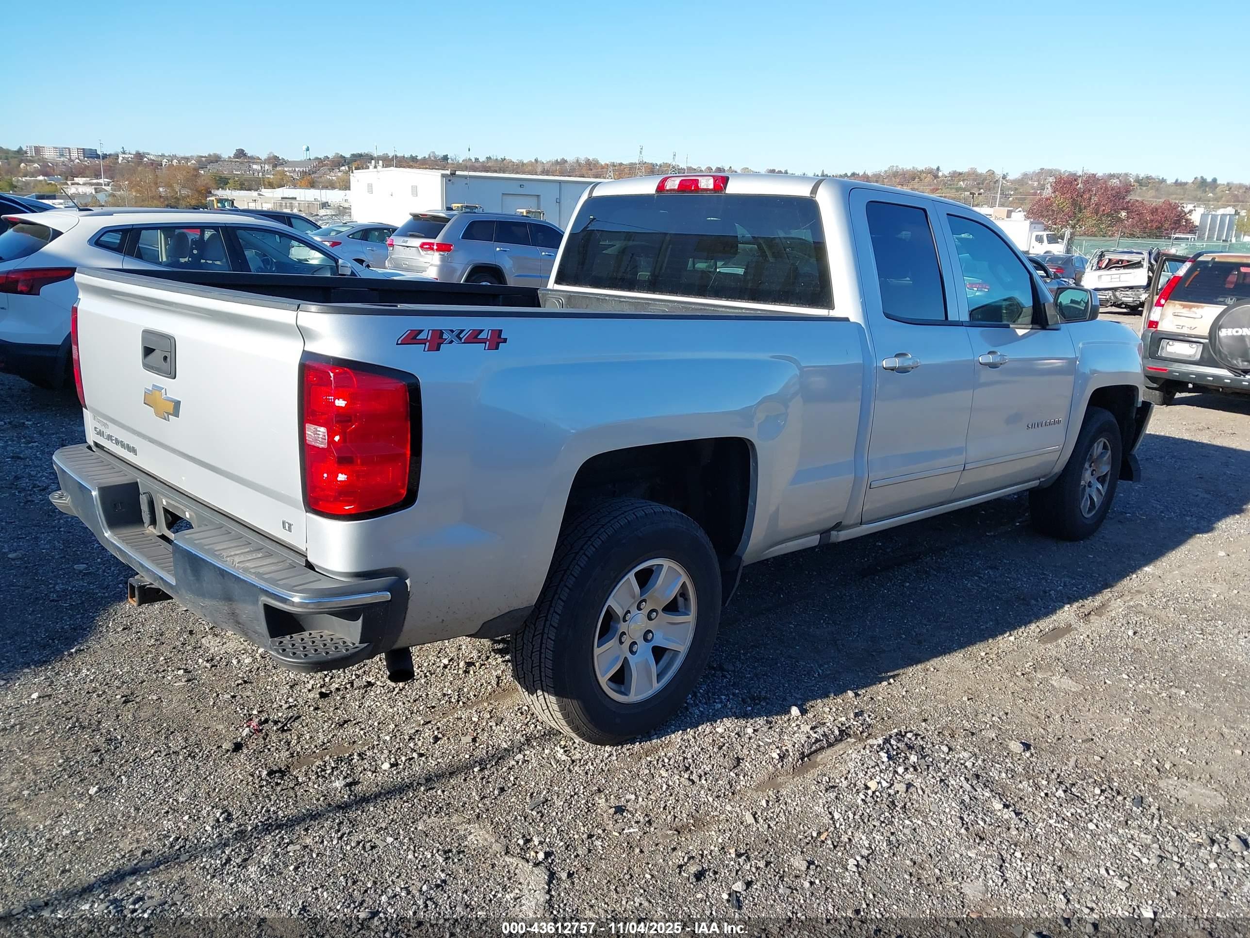 CHEVROLET SILVERADO image 4