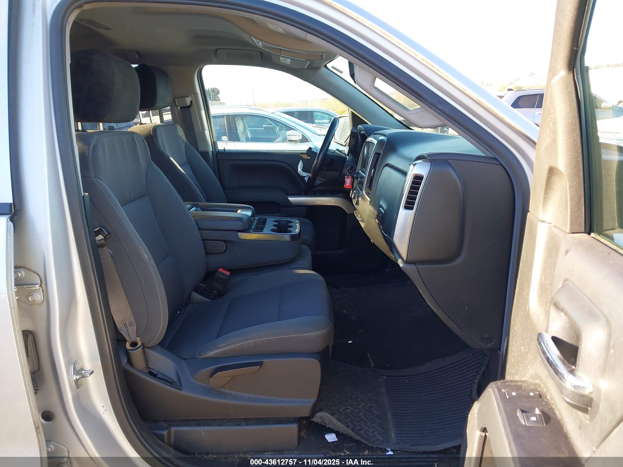 CHEVROLET SILVERADO image 5