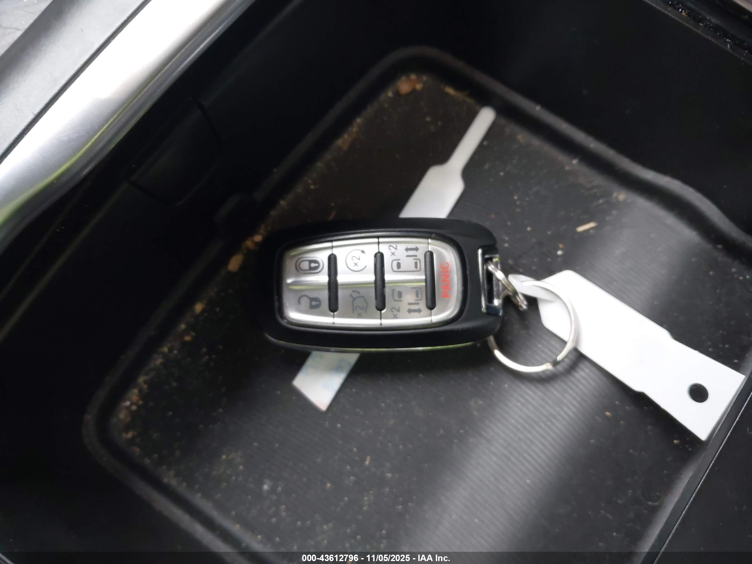 CHRYSLER PACIFICA image 11