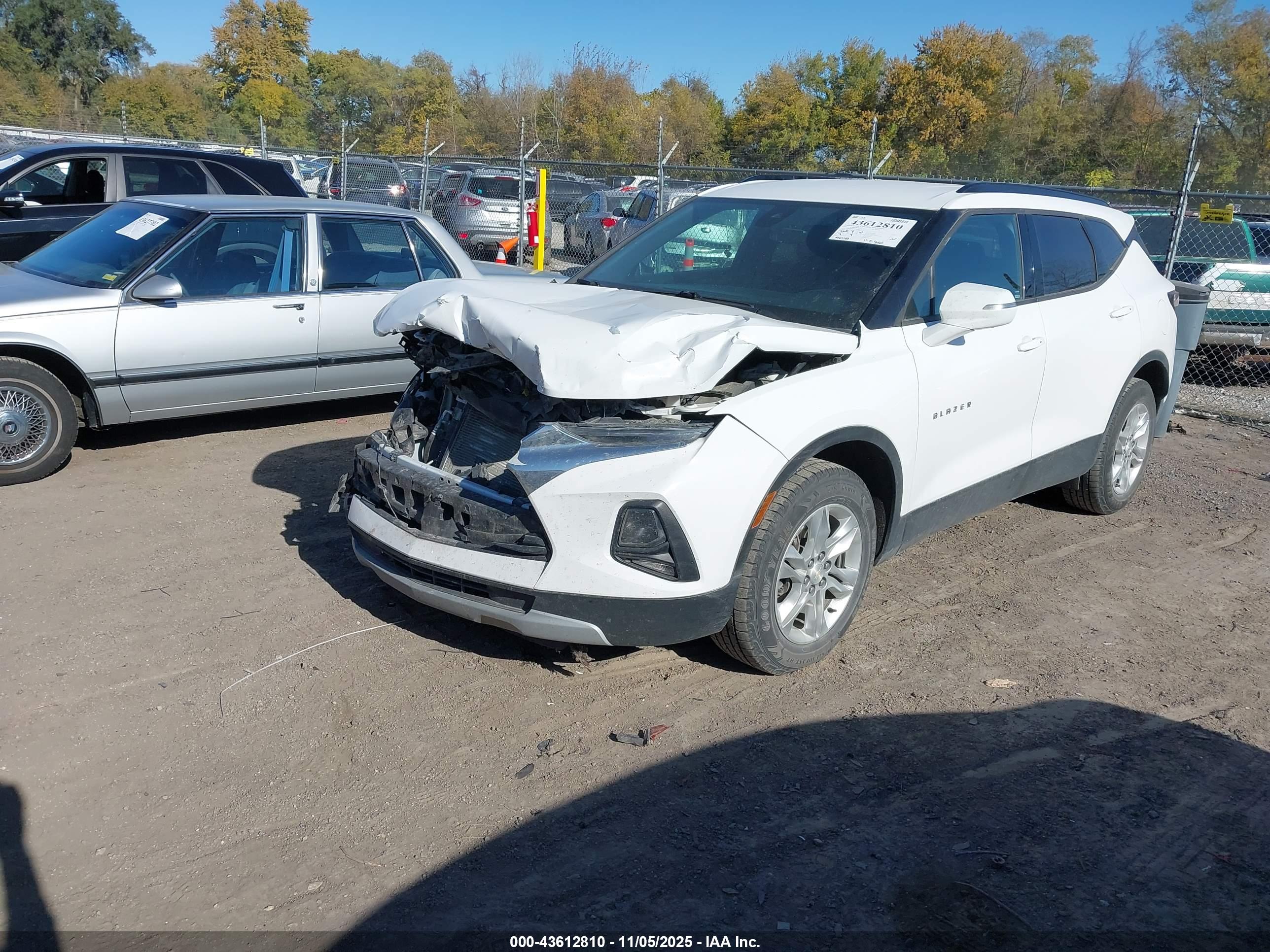 CHEVROLET BLAZER image 2