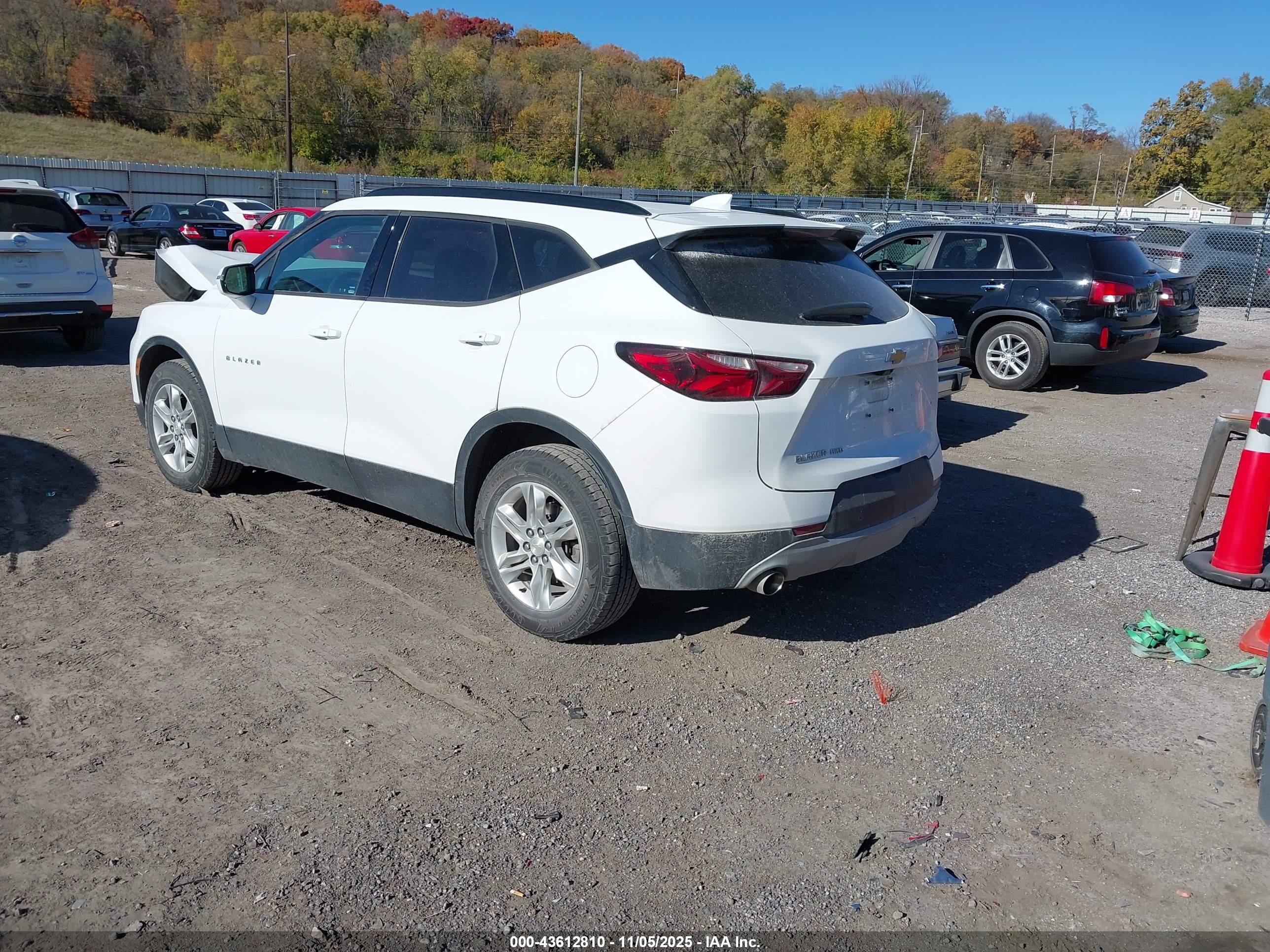 CHEVROLET BLAZER image 3