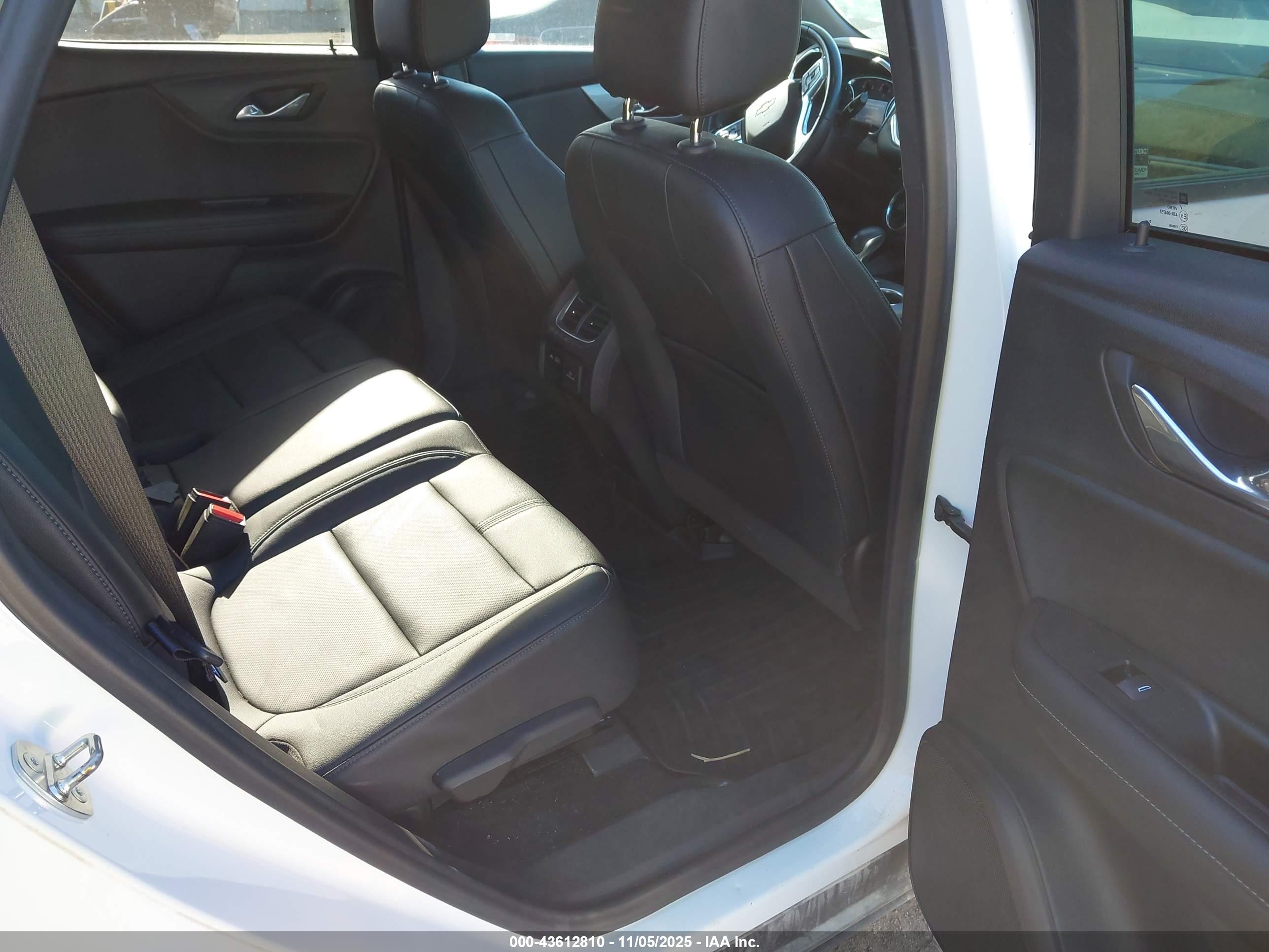 CHEVROLET BLAZER image 8