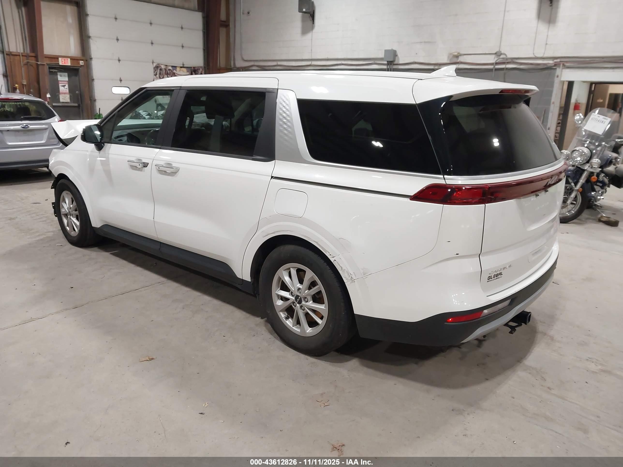 KIA CARNIVAL image 3