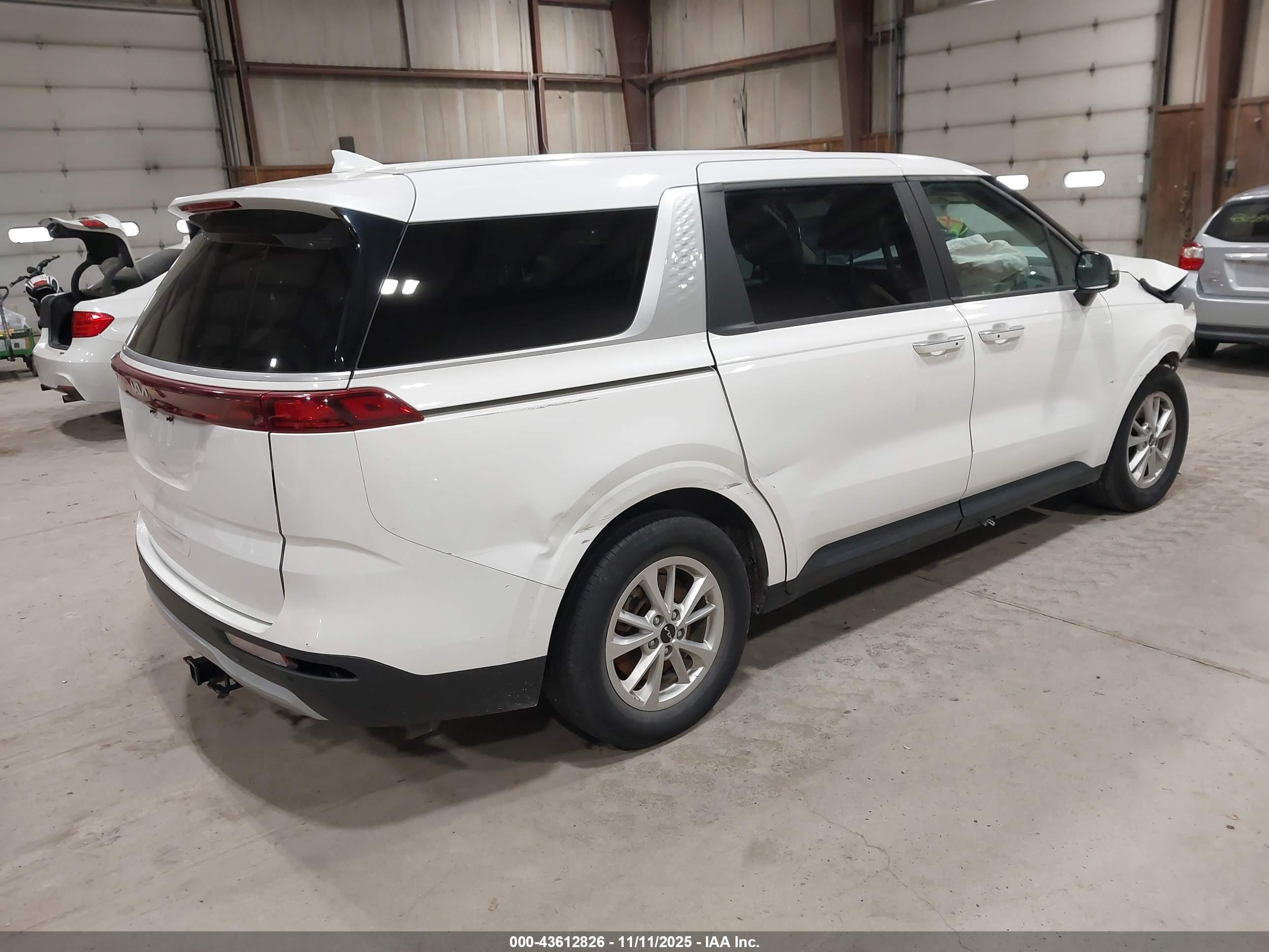 KIA CARNIVAL image 4